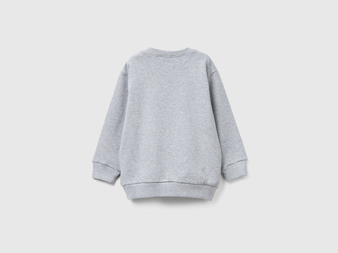 Benetton_Light Gray_Sweatshirt with Bluey Print ©Ludo Studio_3J70G10KF_501_02