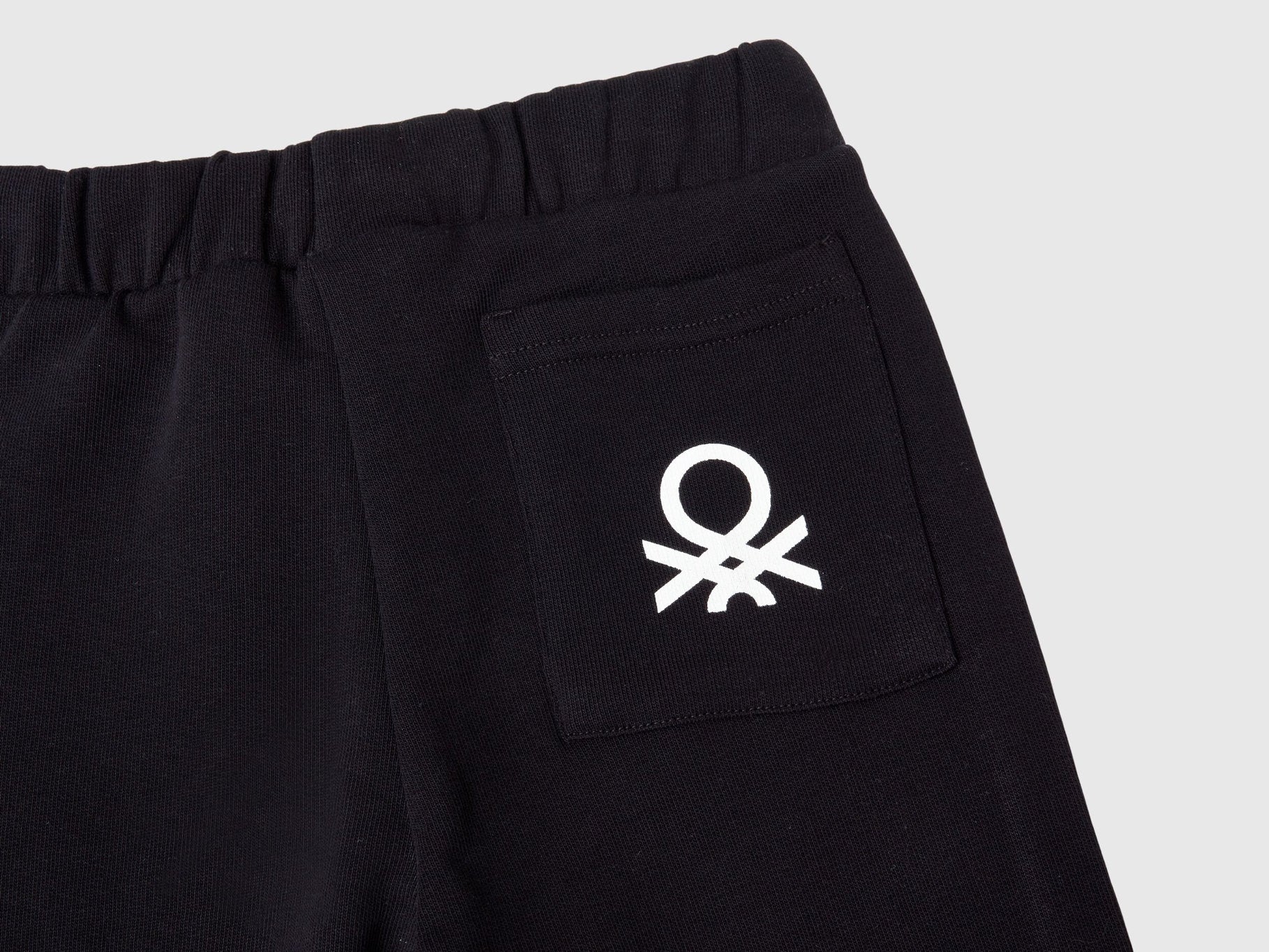 Beneton_Cotton Sweatpants with Logo_3J70GF010_100_03