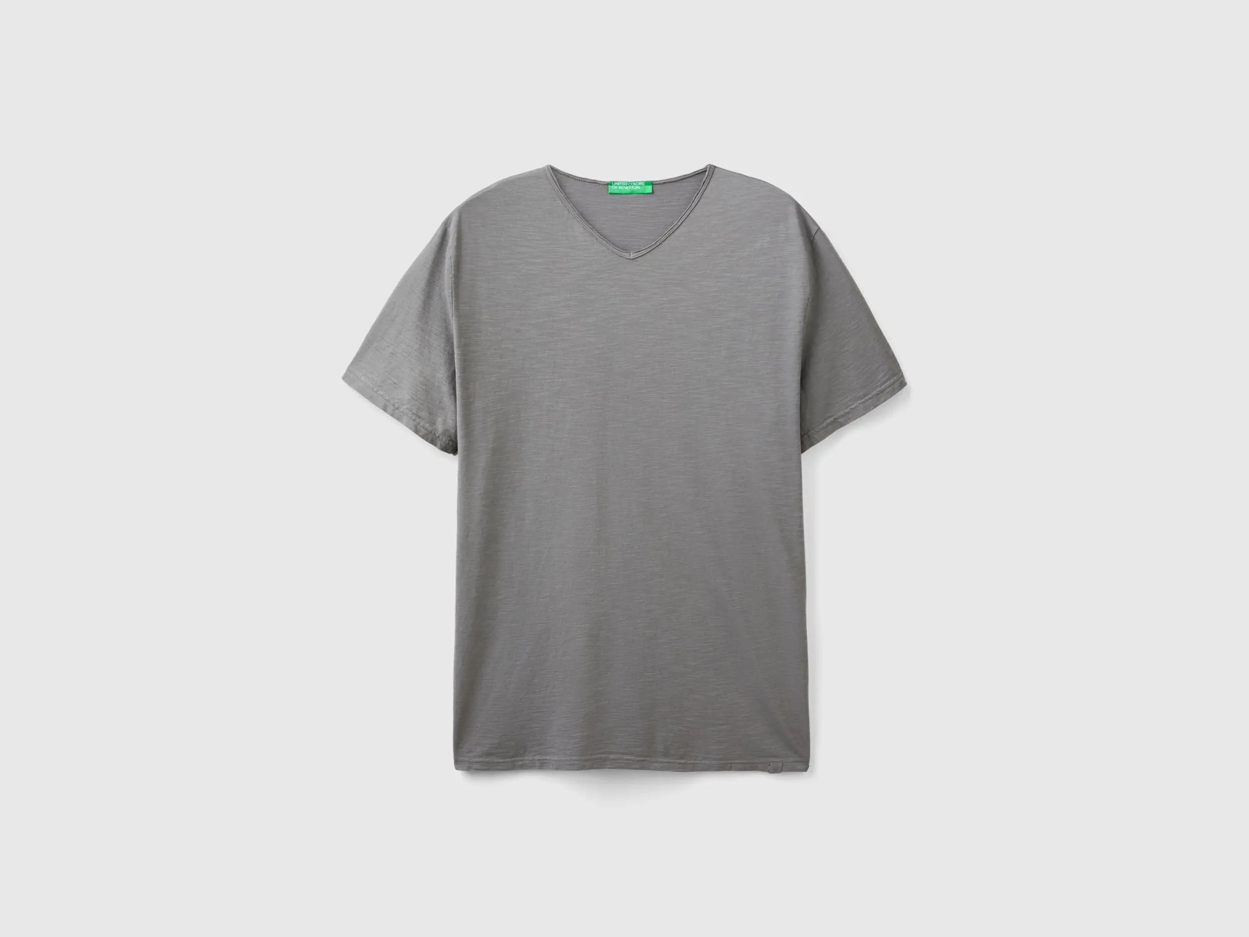 Benetton_V-Neck T-Shirt in 100% Cotton_3JE1J4264_00W_03