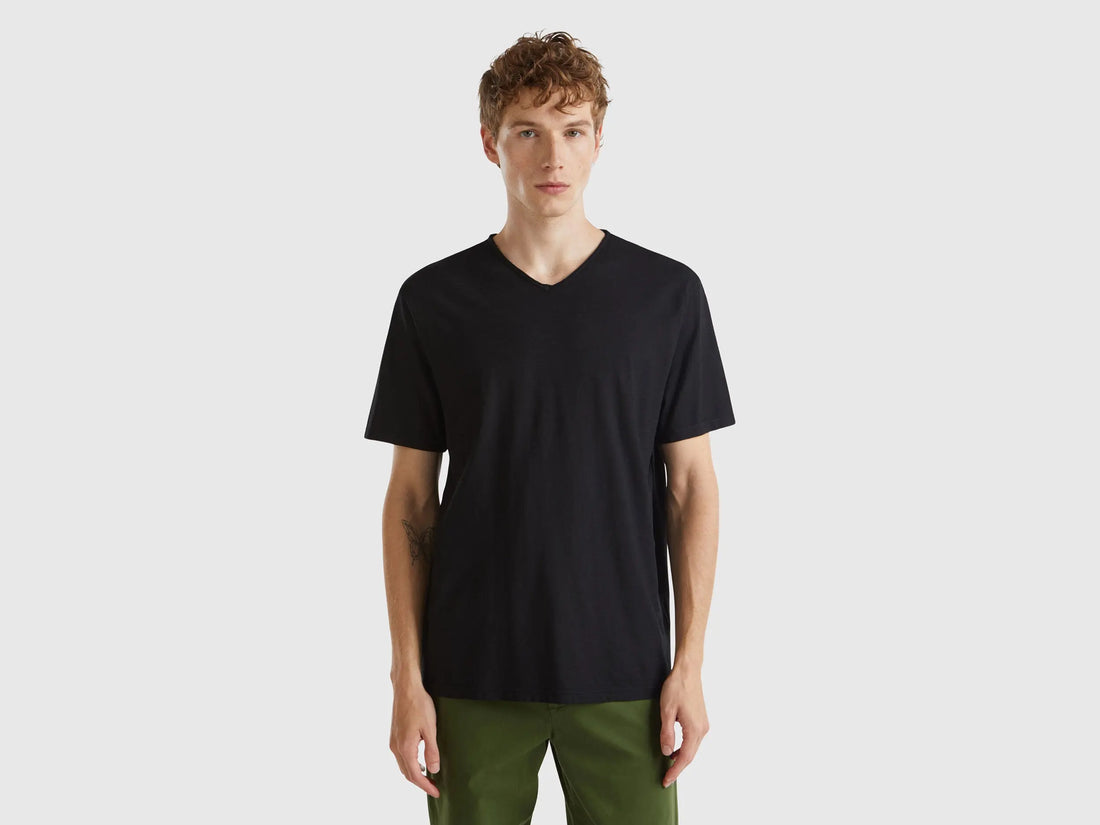 Benetton_100% cotton t-shirt with V-neck_3JE1J4264_100_01