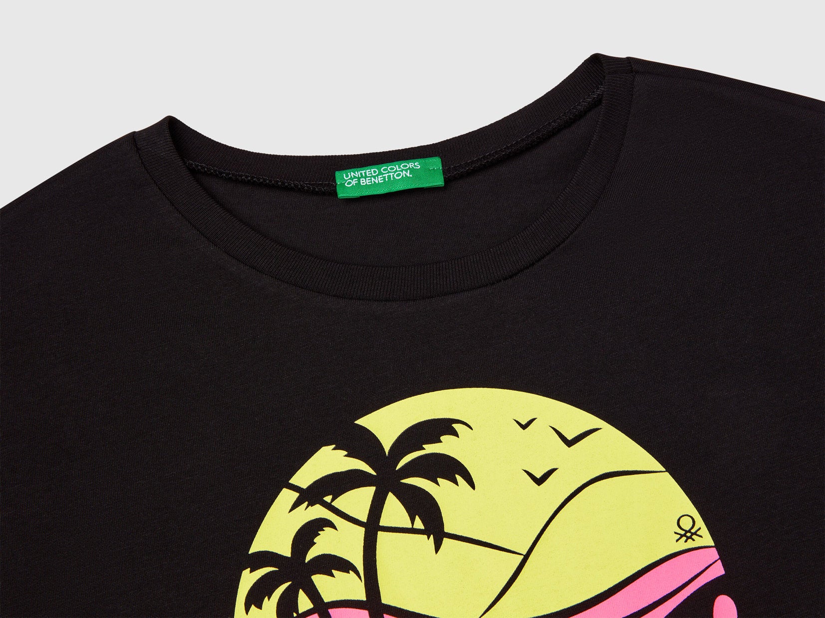 Benetton_T-Shirt with Neon Print_3JERC10PB_100_03