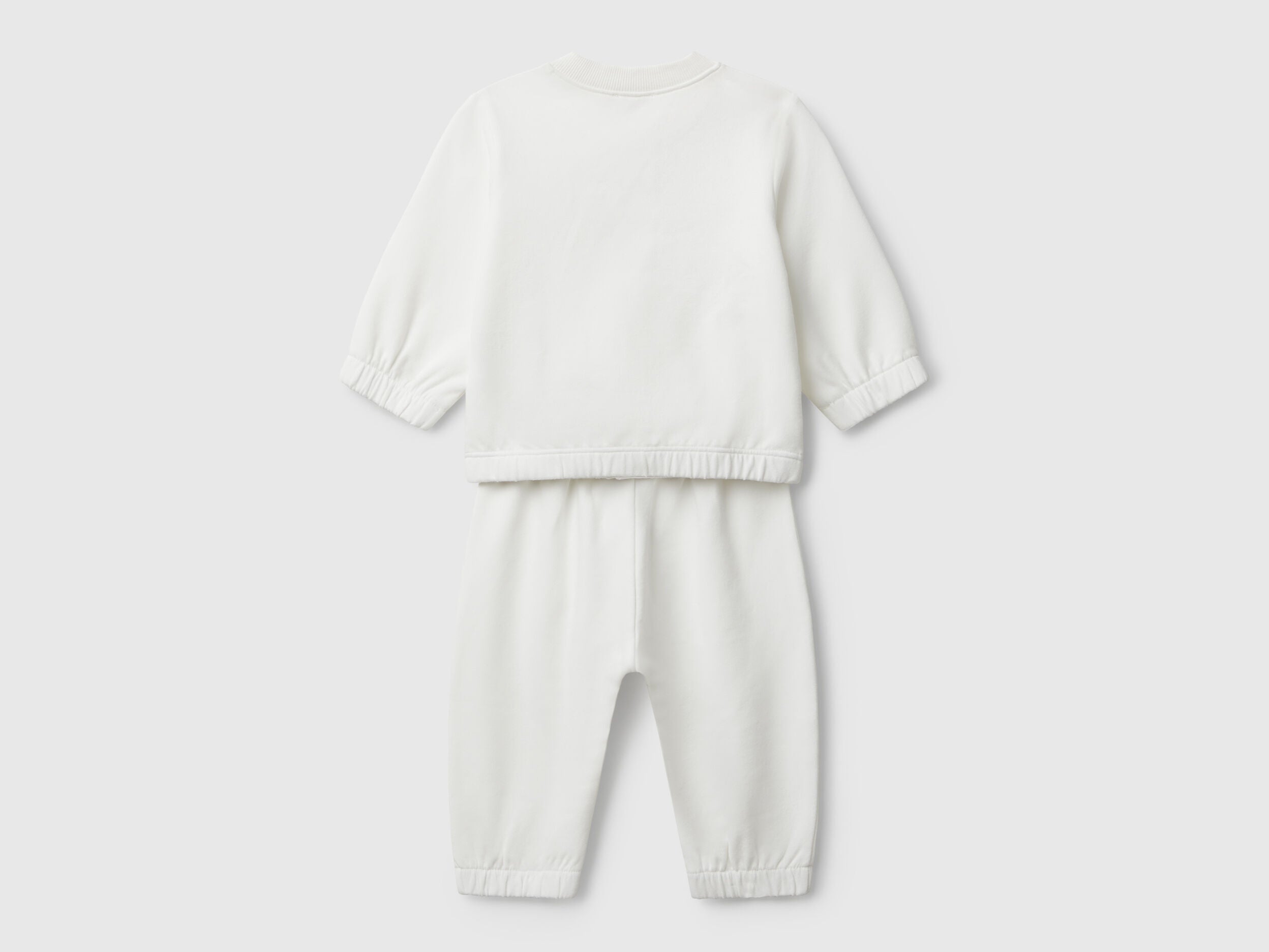 Benetton_Creamy White_Sweat Cotton Outfit_3MDSAK017_074_02
