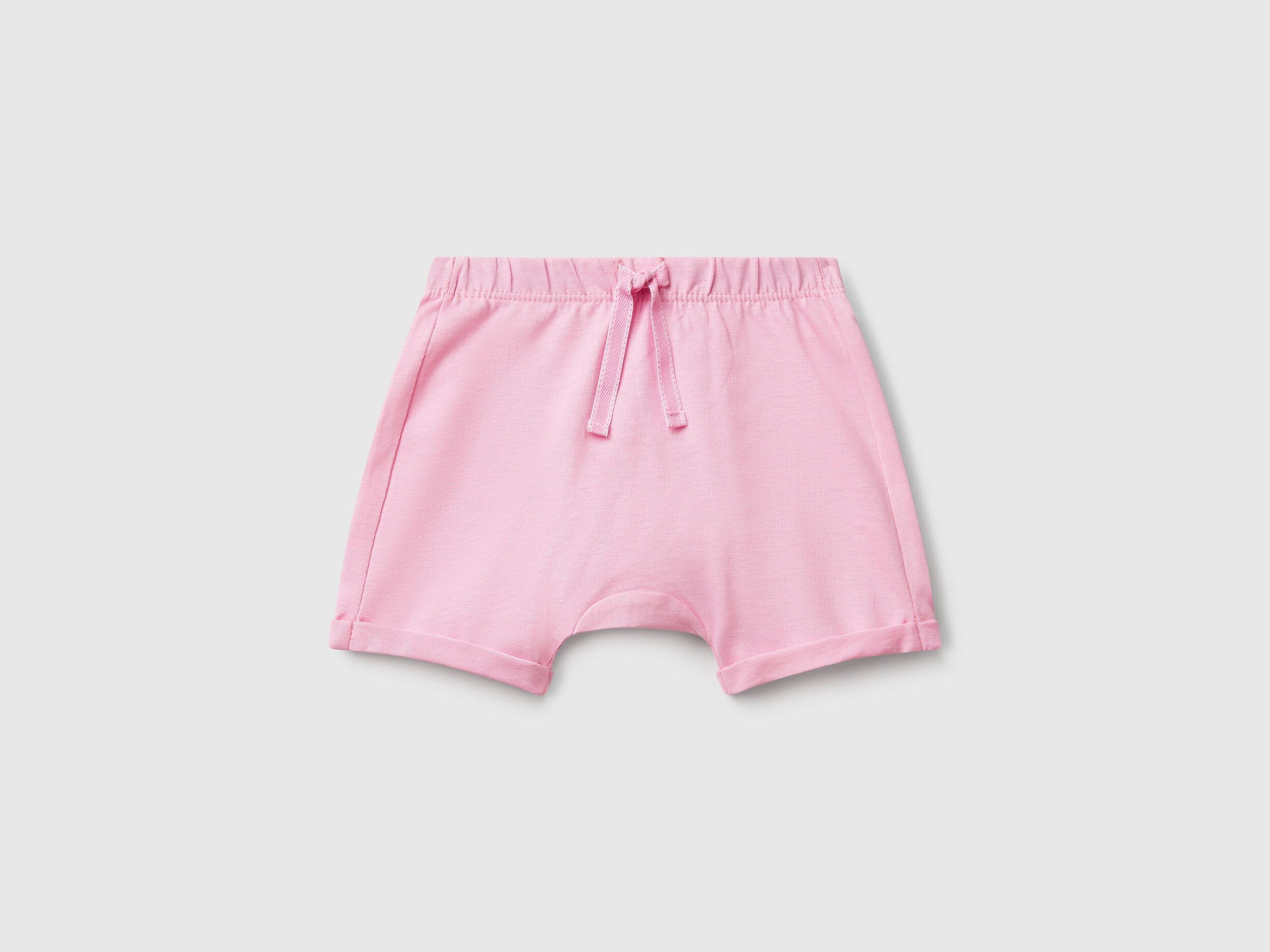 Benetton_Shorts with Patch on The Back_3MI5A900H_34Q_01