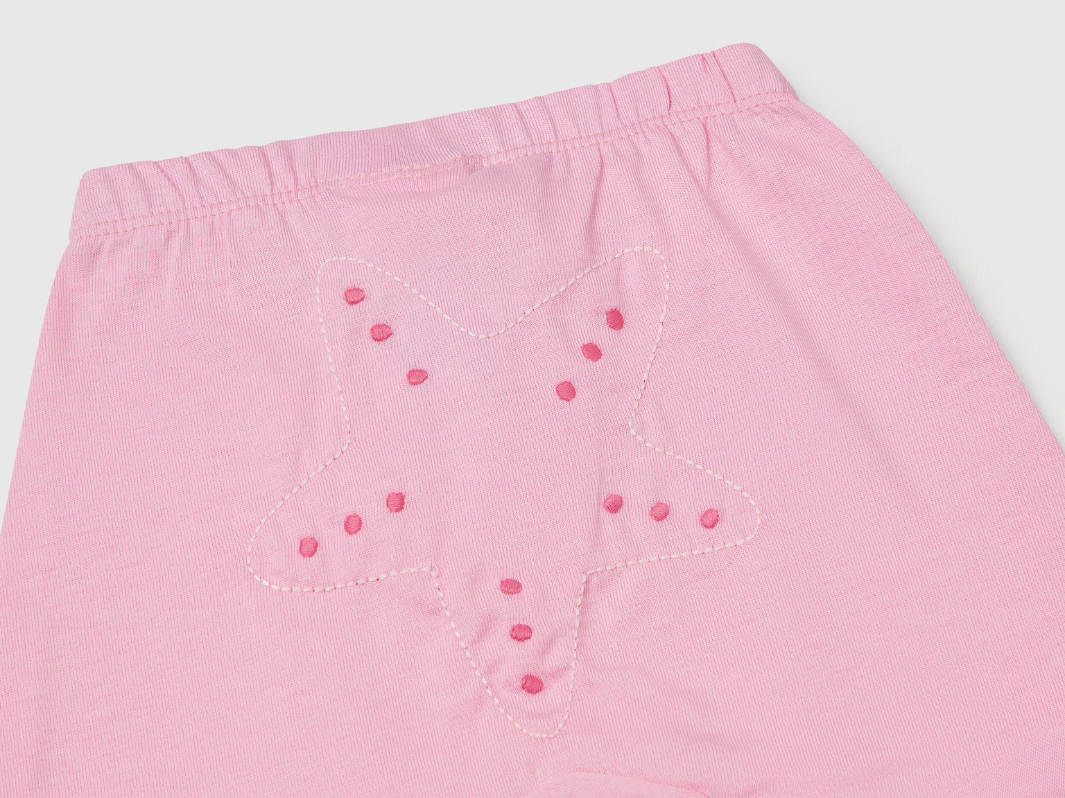 Benetton_Shorts with Patch on The Back_3MI5A900H_34Q_03