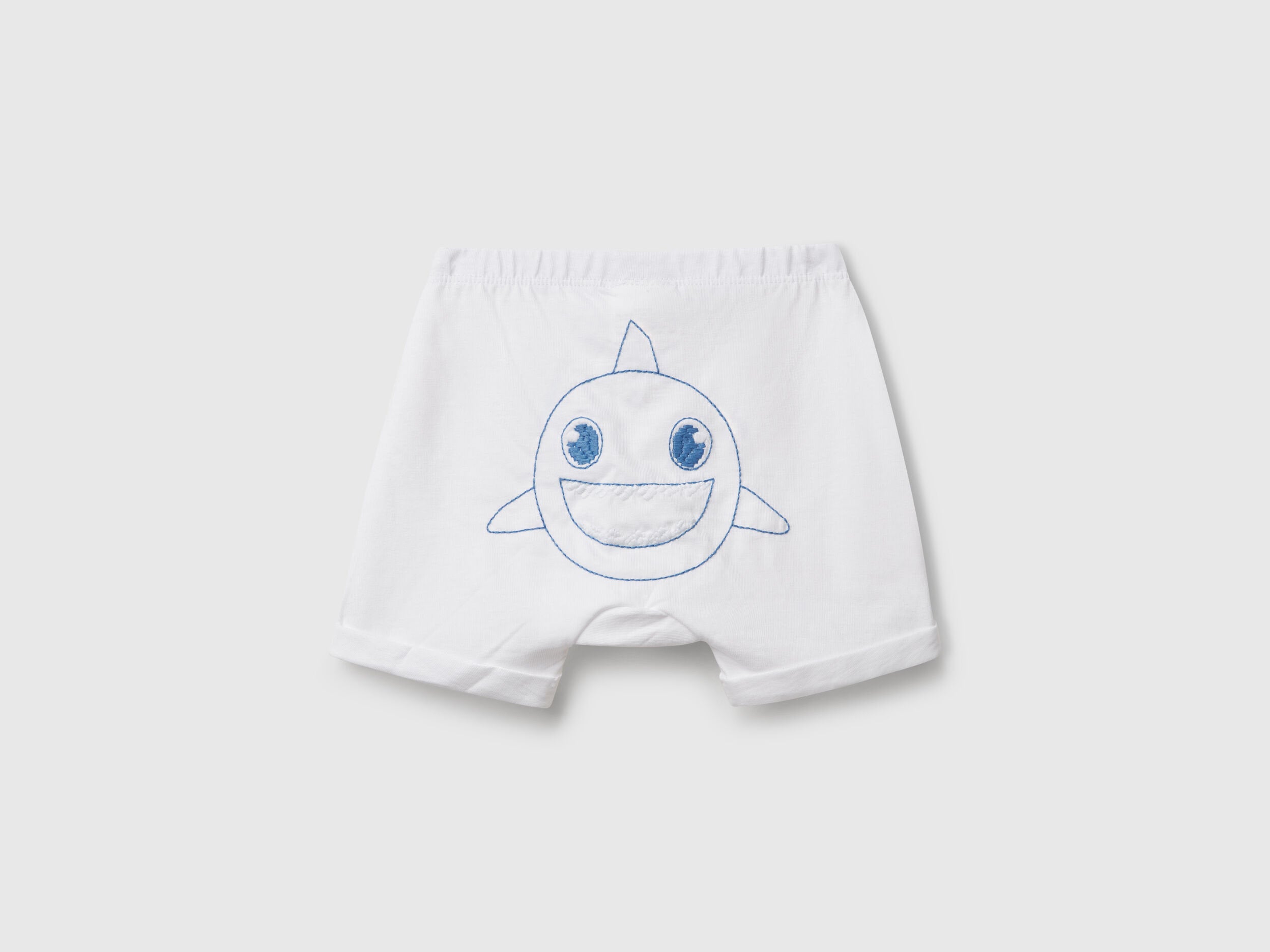 Benetton_Shorts with Patch on The Back_3MI5A900H_901_02