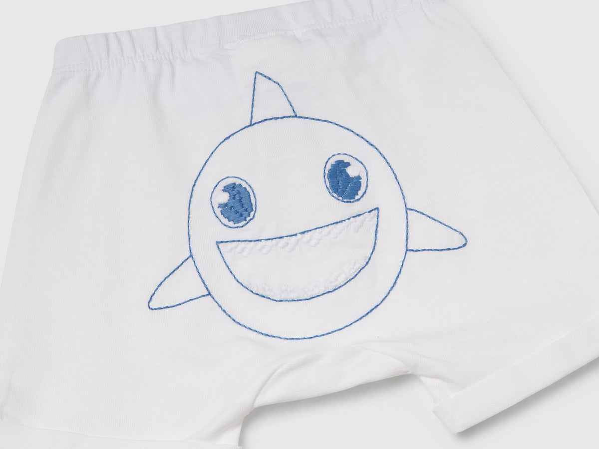 Benetton_Shorts with Patch on The Back_3MI5A900H_901_03