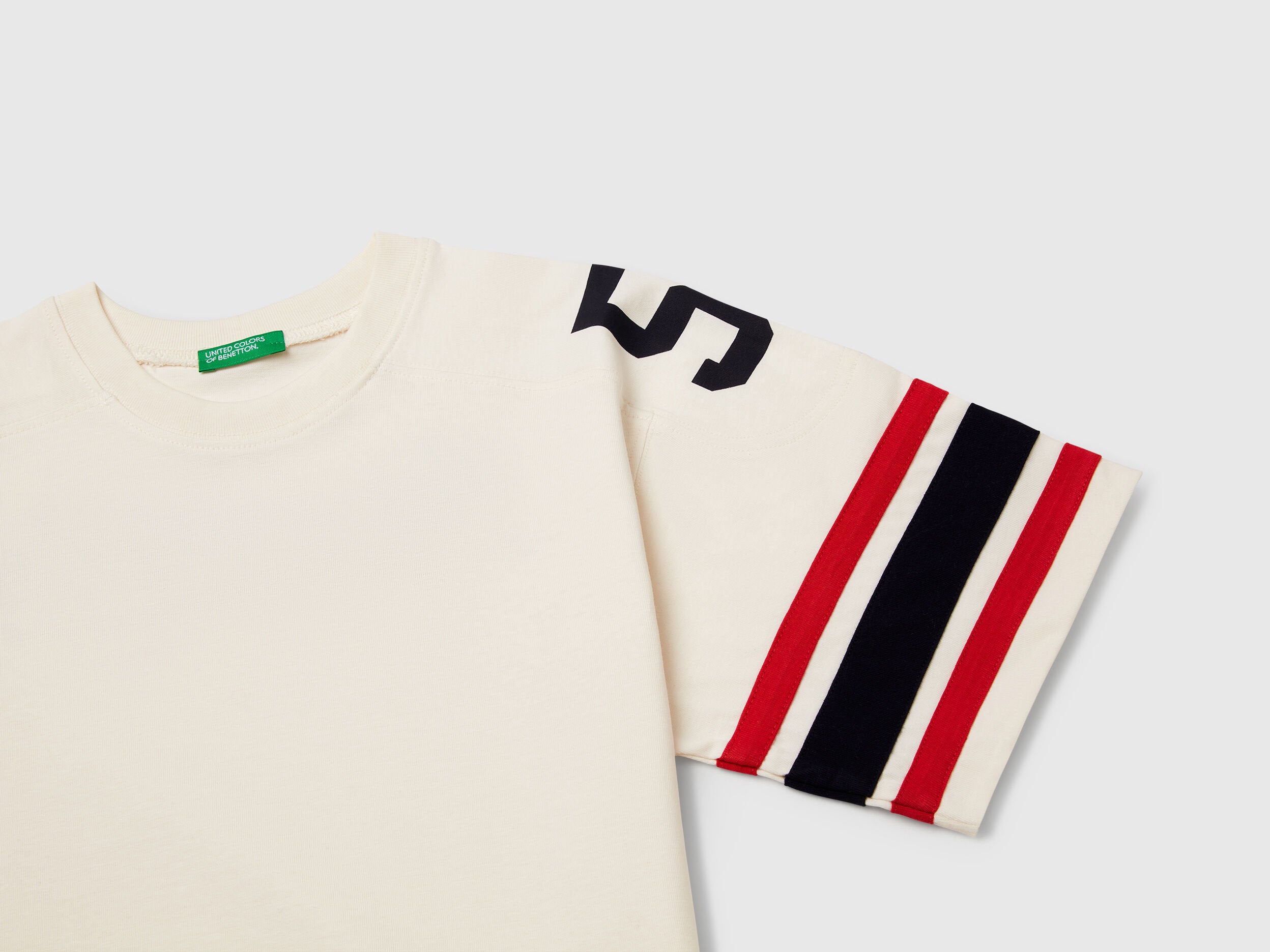 Benetton_Short Sleeve T-Shirt with Print_3MI5C10OA_0R2_03