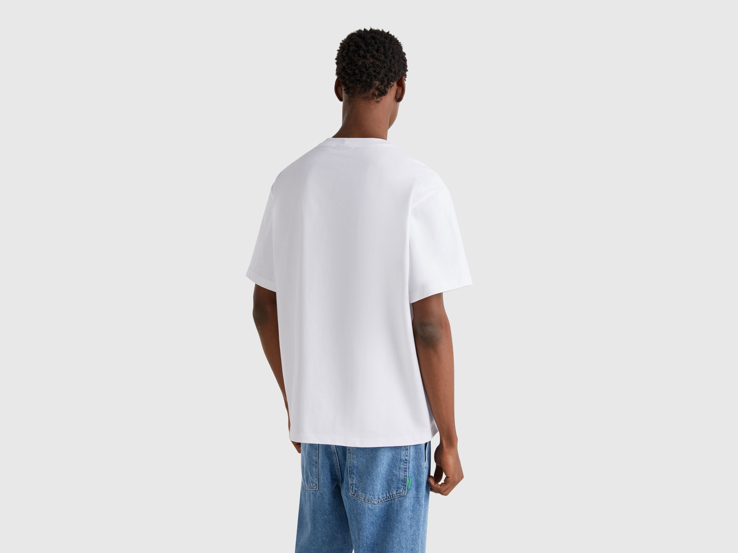 Benetton_Oversized T-Shirt with Logo Embroidery_3MI6U109O_701_02