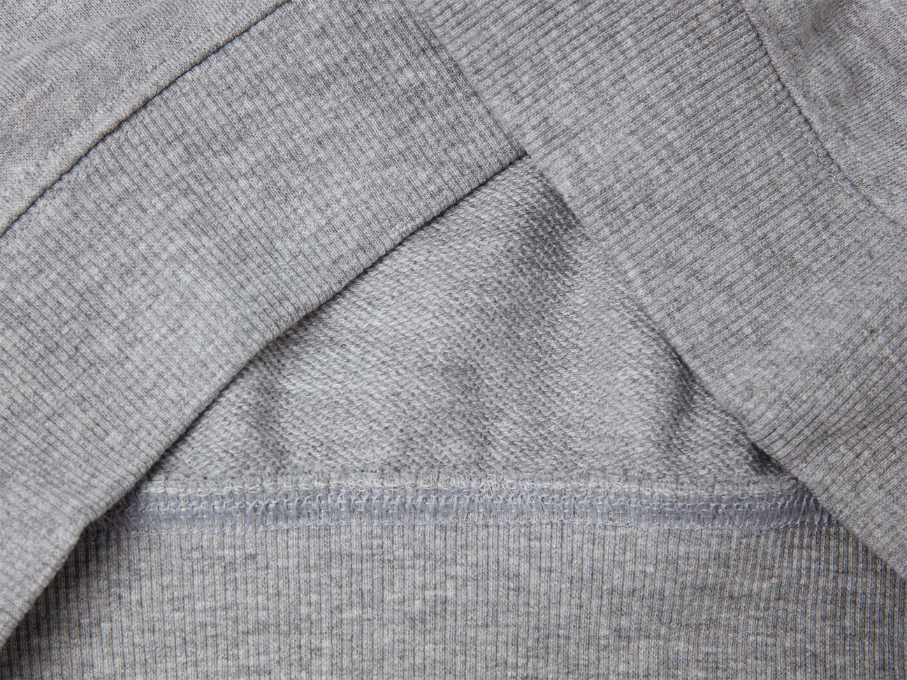 Benetton_Light Gray_Oversized Sweatshirt with Bold Print_3NBMC205A_501_03