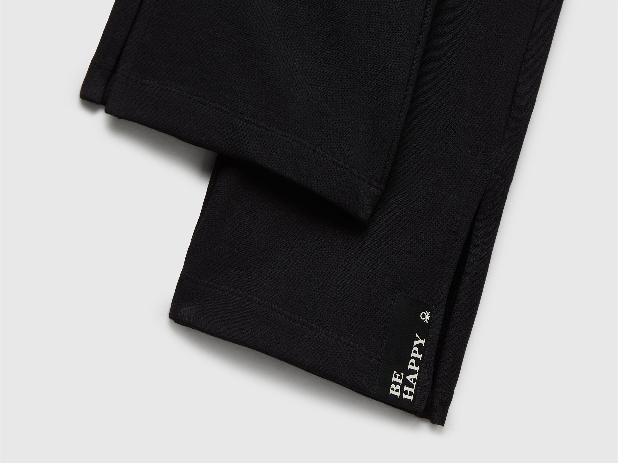 Benetton_Black_Wide Legged Sweatpants_3NBMCF06K_100_03