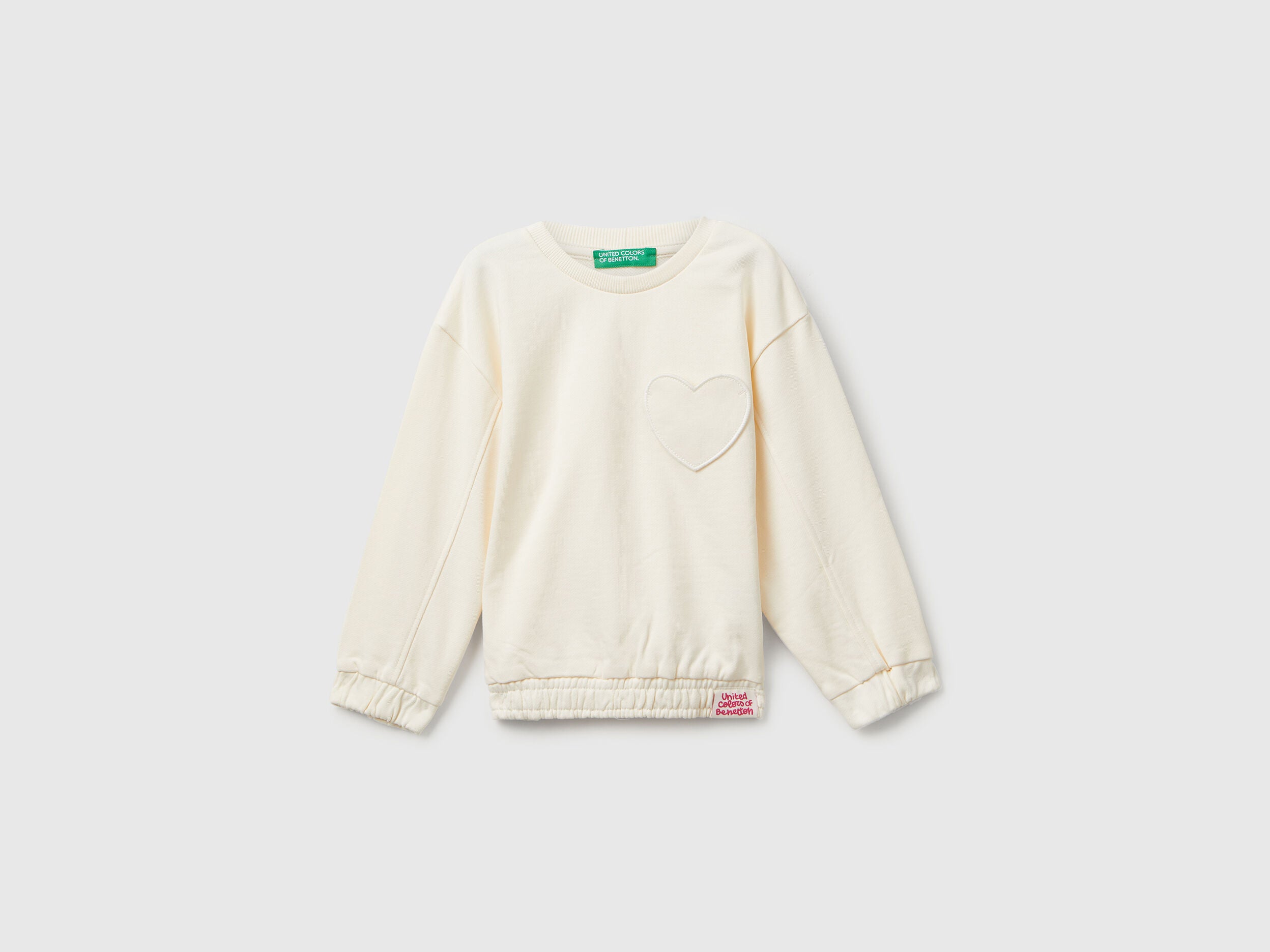 Benetton_Creamy White_Sweatshirt with Heart Patch_3NBMG10K2_0R2_01