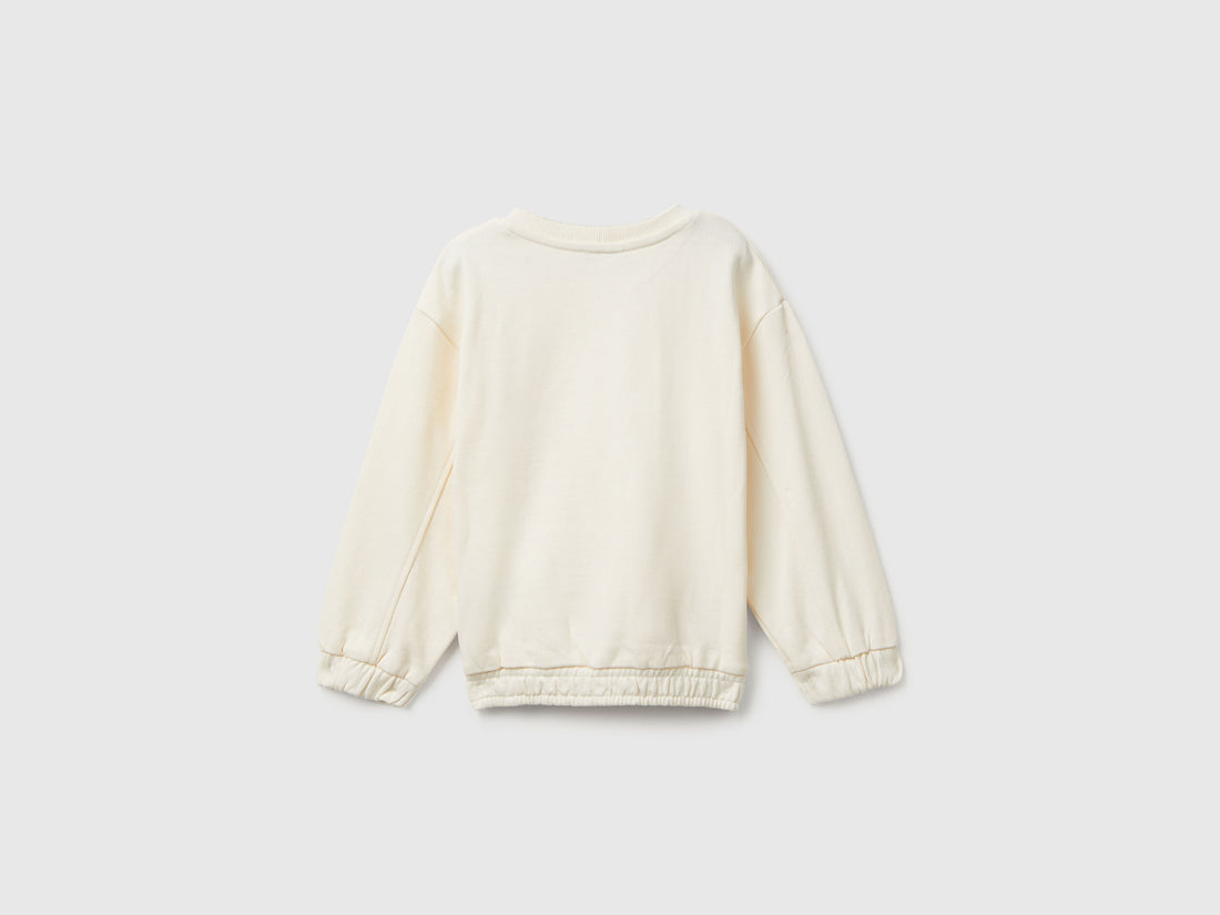 Benetton_Creamy White_Sweatshirt with Heart Patch_3NBMG10K2_0R2_02