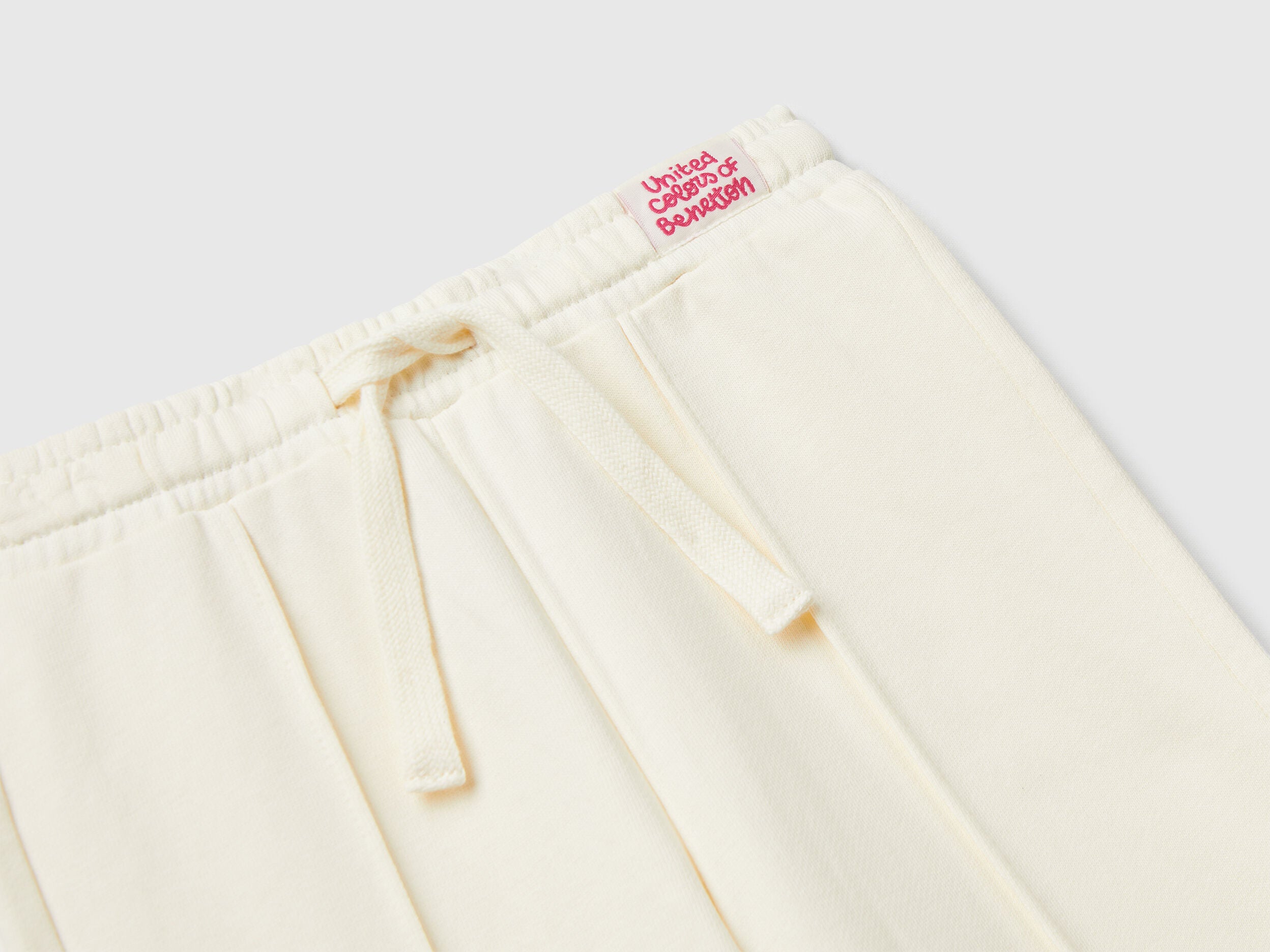 Benetton_Creamy White_Loose Fit Sweatpants_3NBMGF04Y_0R2_03