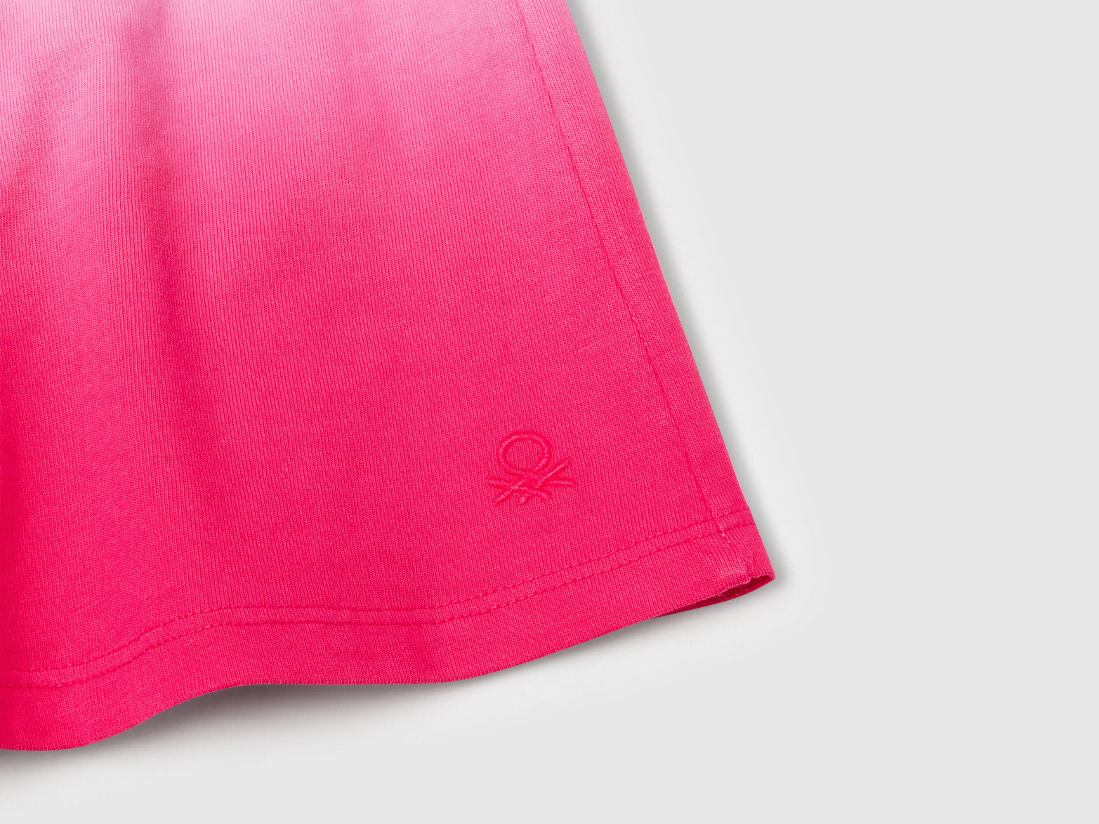 Benetton_Dip-Dye Shorts_3NPDC903G_94Q_03