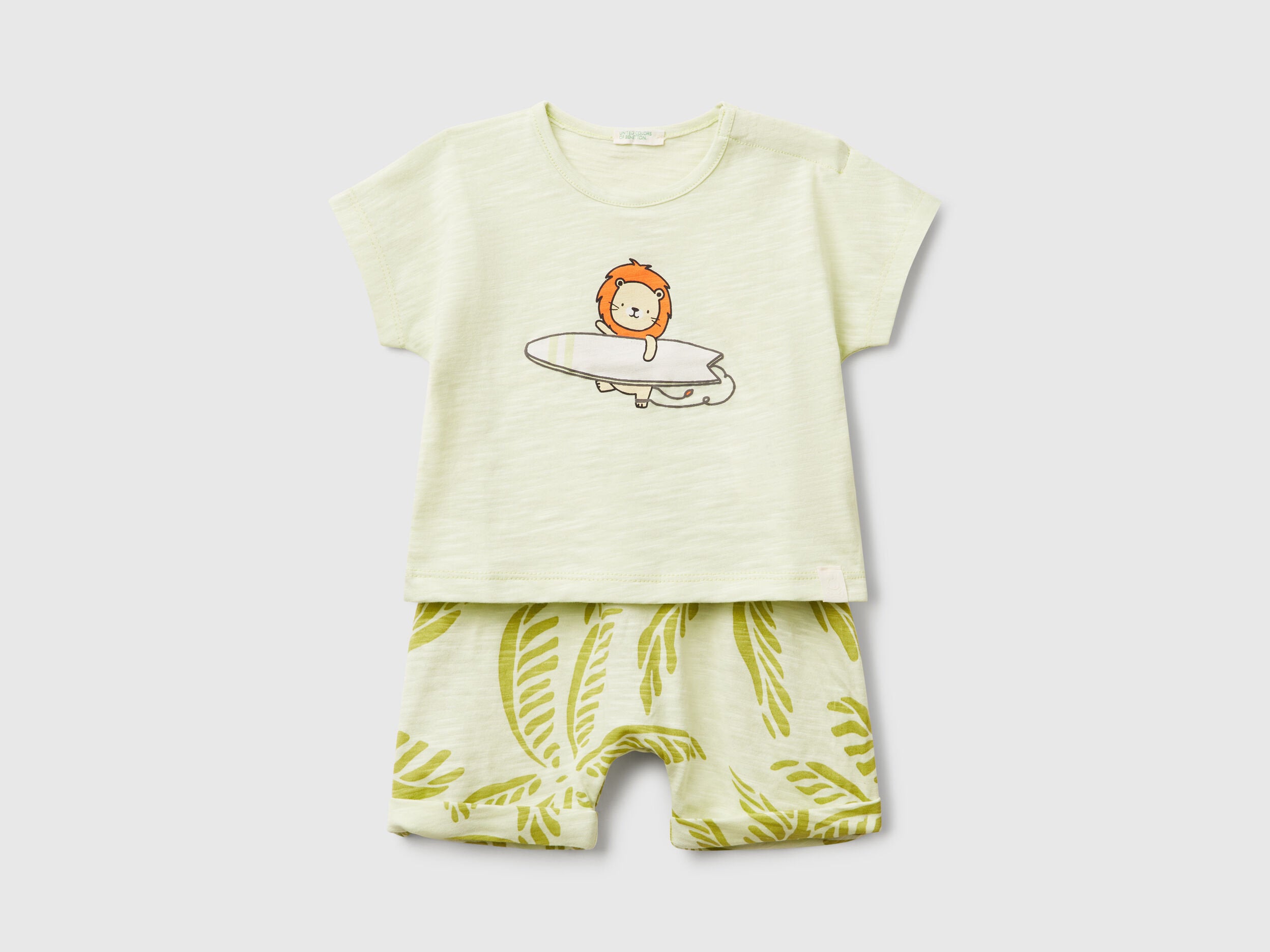 Benetton_Lightweight T-Shirt and Shorts Set_3O7SAK014_902_01