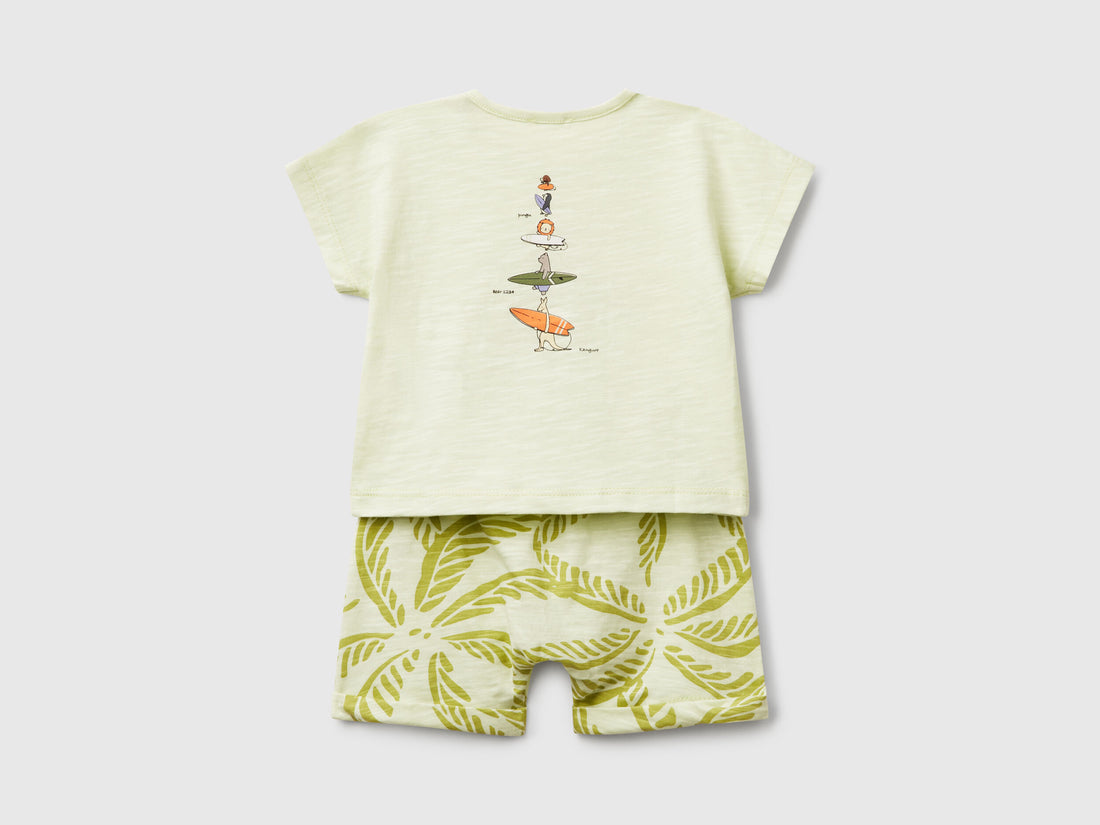 Benetton_Lightweight T-Shirt and Shorts Set_3O7SAK014_902_02
