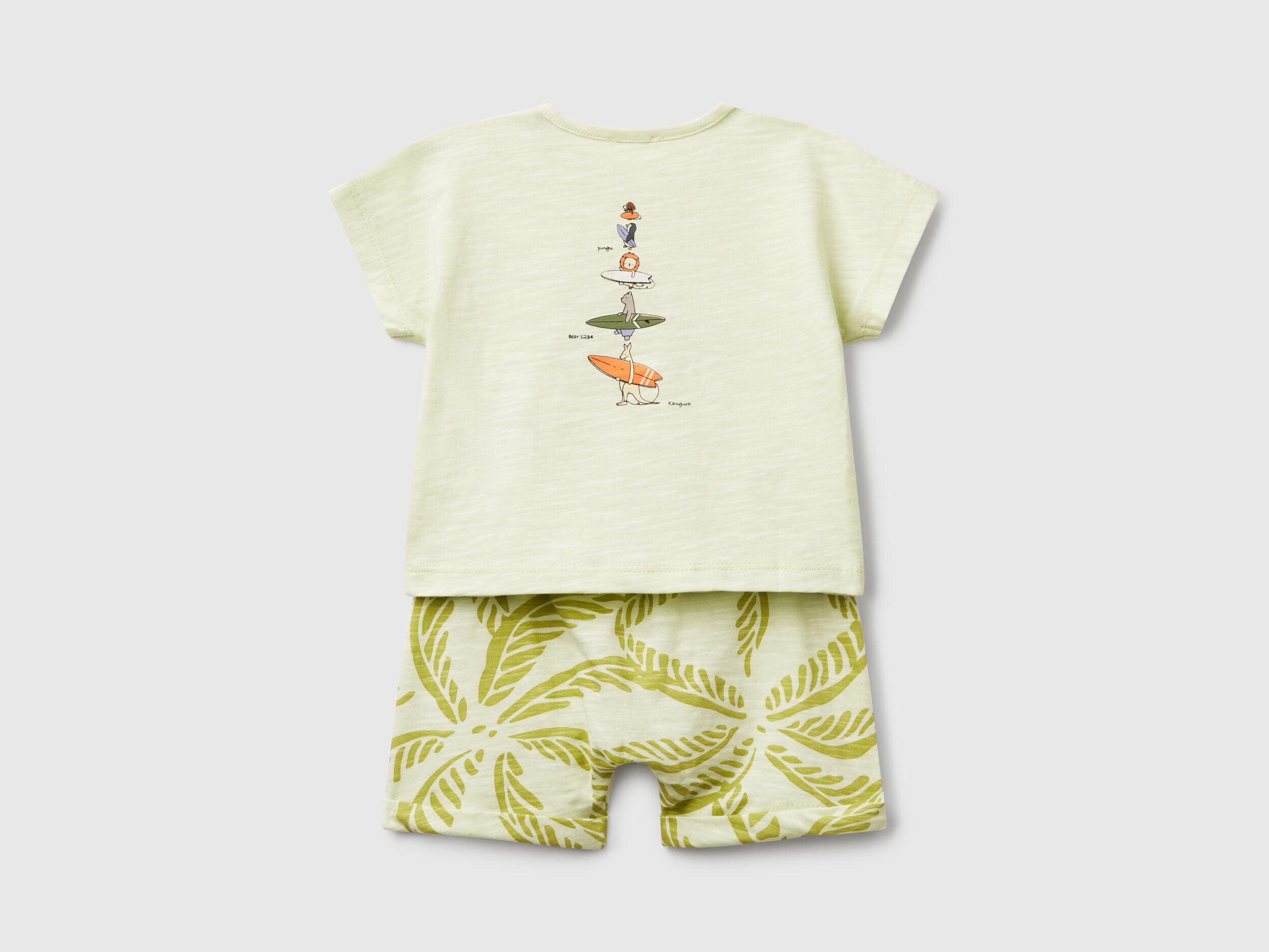 Benetton_Lightweight T-Shirt and Shorts Set_3O7SAK014_902_02