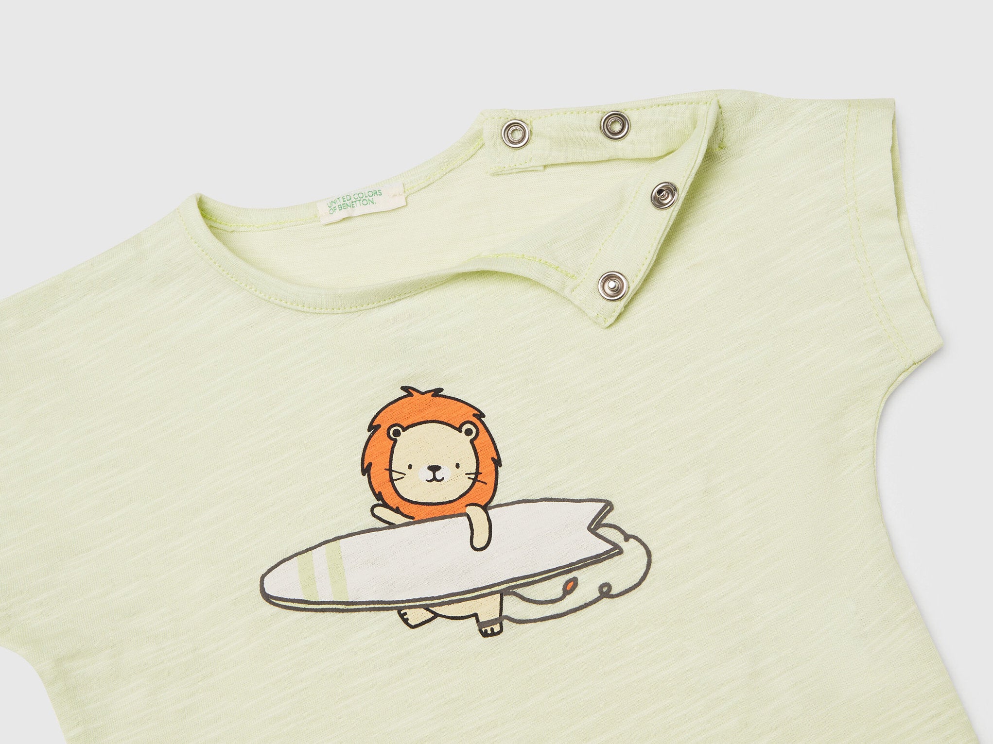 Benetton_Lightweight T-Shirt and Shorts Set_3O7SAK014_902_03