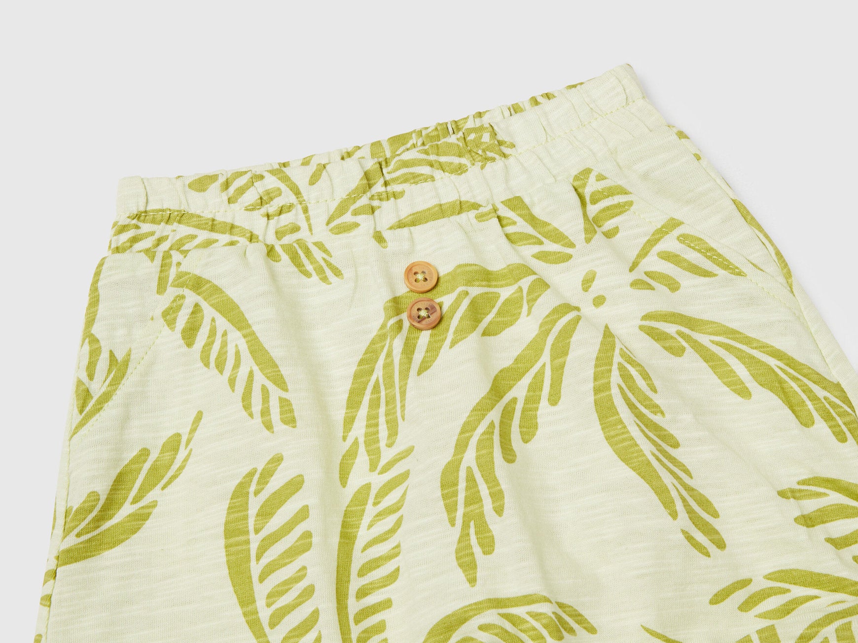 Benetton_Lightweight T-Shirt and Shorts Set_3O7SAK014_902_04