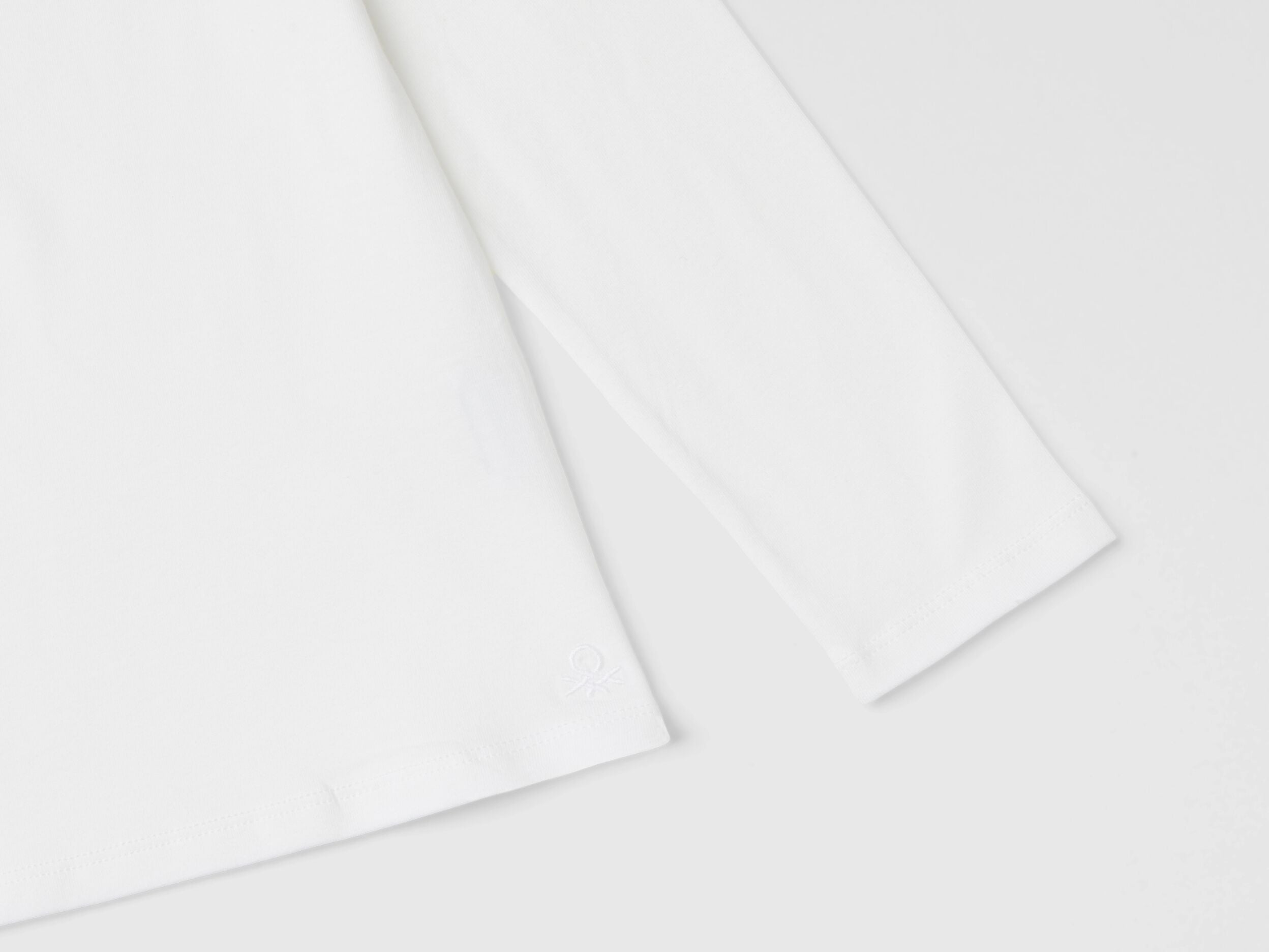 Benetton_Creamy White_Stretch T-Shirt with High Neck_3P4ZC202N_074_03