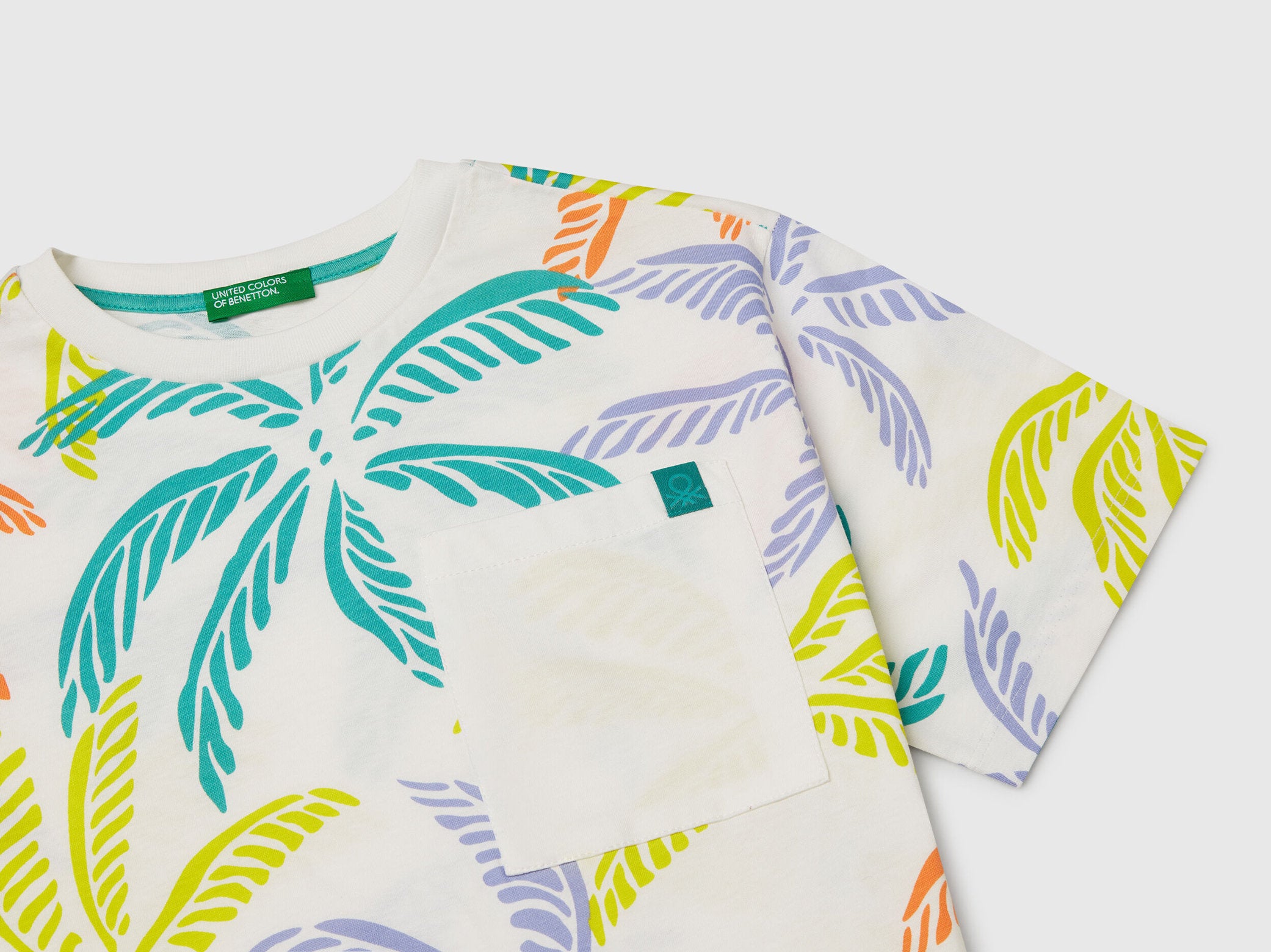 Benetton_White T-Shirt with Tropical Print_3PDQC10PA_75E_03