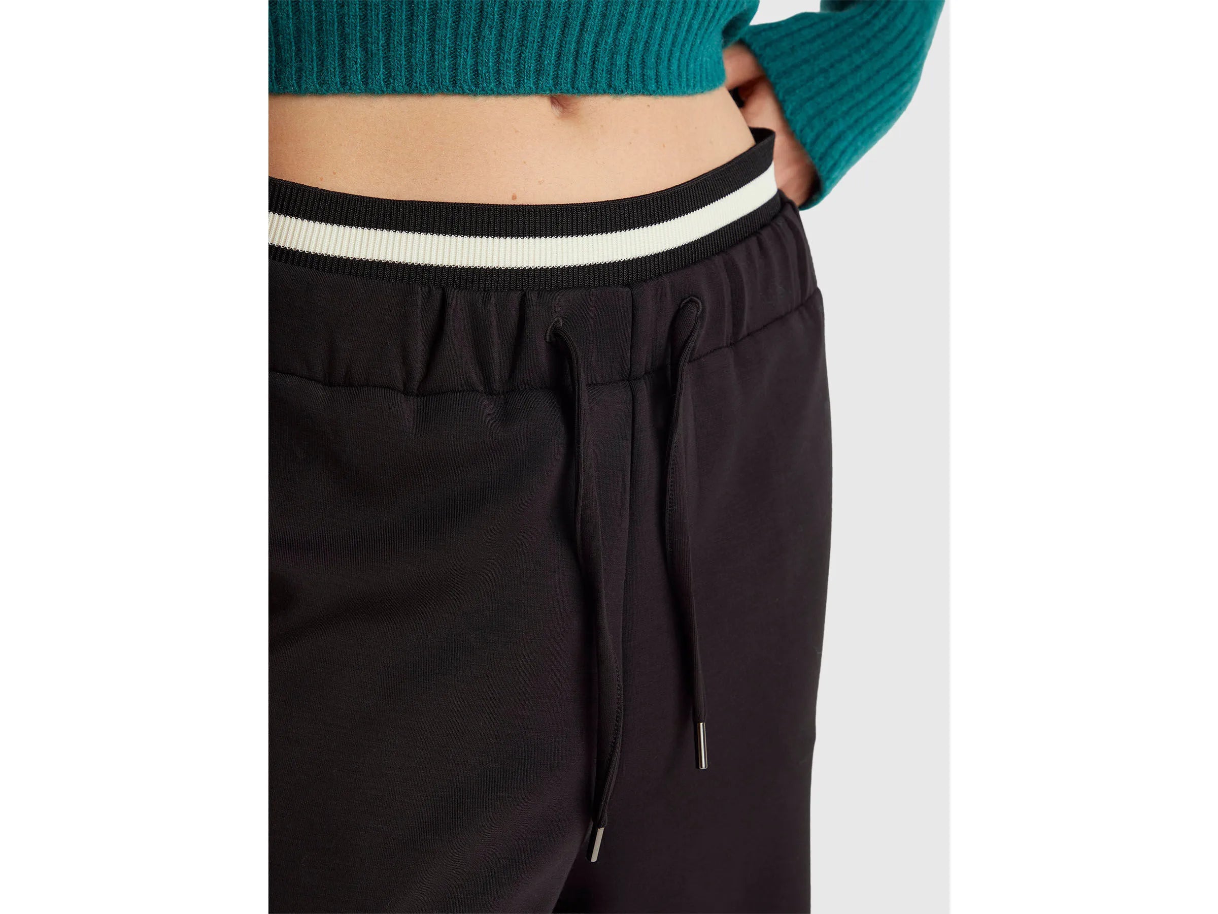 Benetton_Black_Wide Trousers in Stretch Modal_3QAFDF01D_100_04