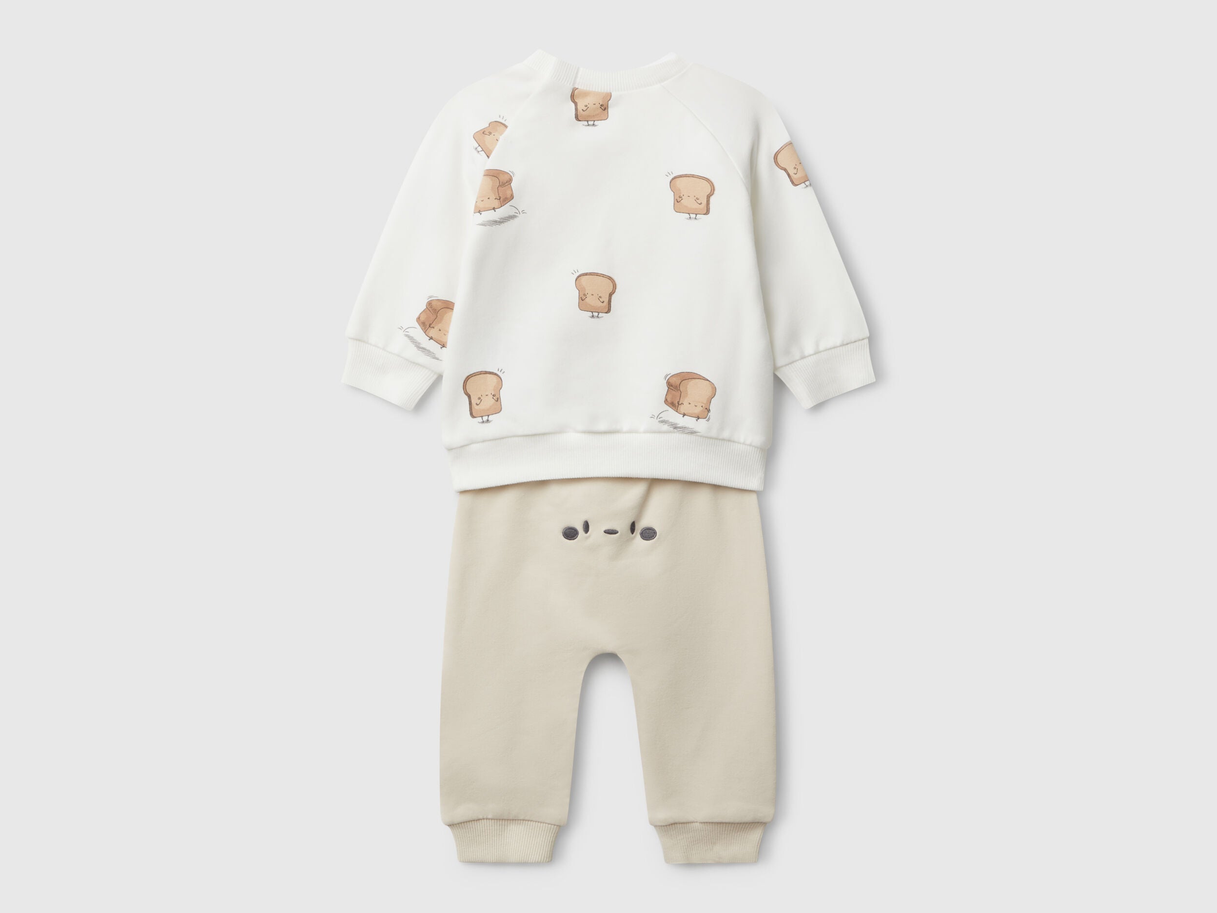 Benetton_Creamy White_Sweat Set with Print_3QGXAK01B_64C_02