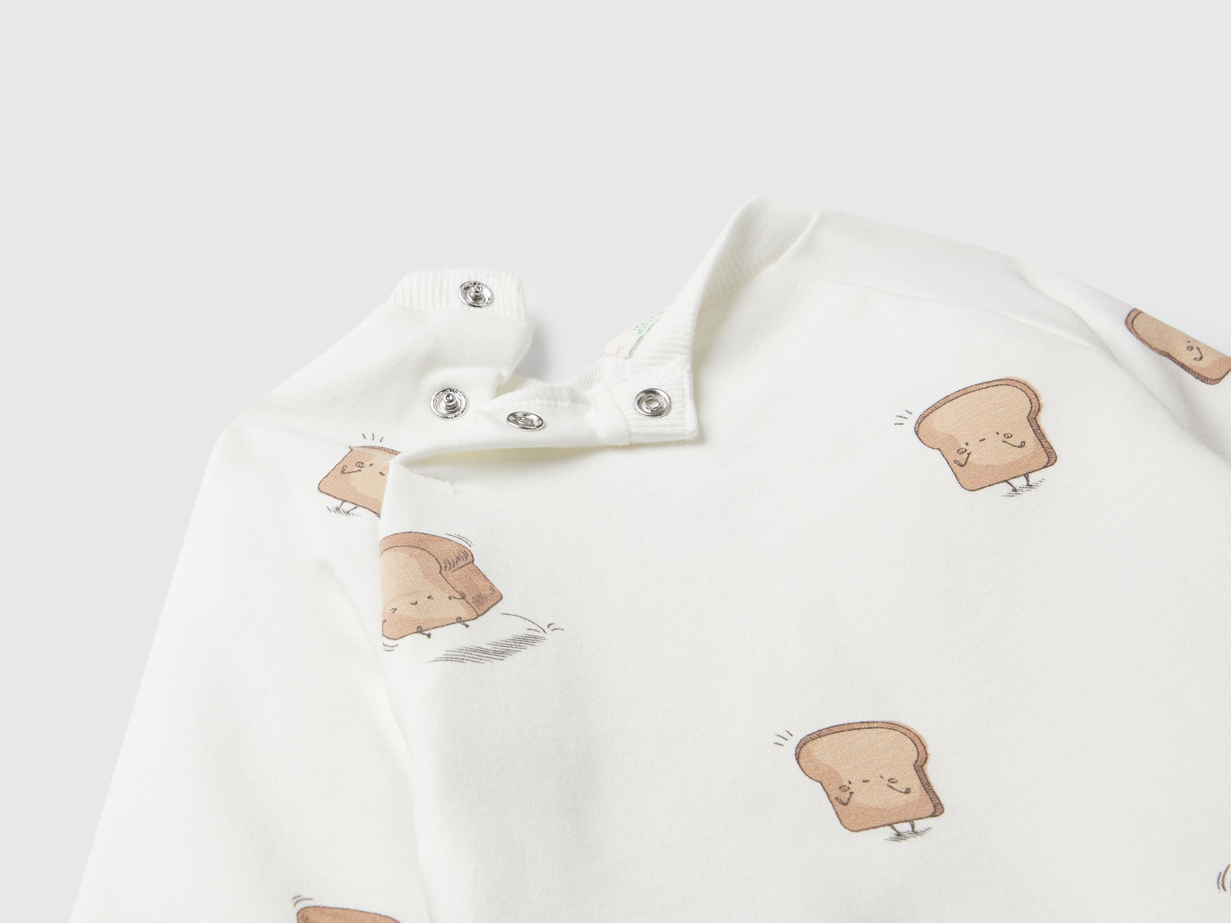 Benetton_Creamy White_Sweat Set with Print_3QGXAK01B_64C_03