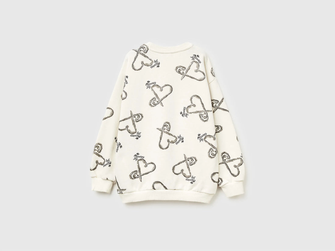 Benetton_Creamy White_White Sweatshirt with Heart Print_3QHCC10RS_69Q_02