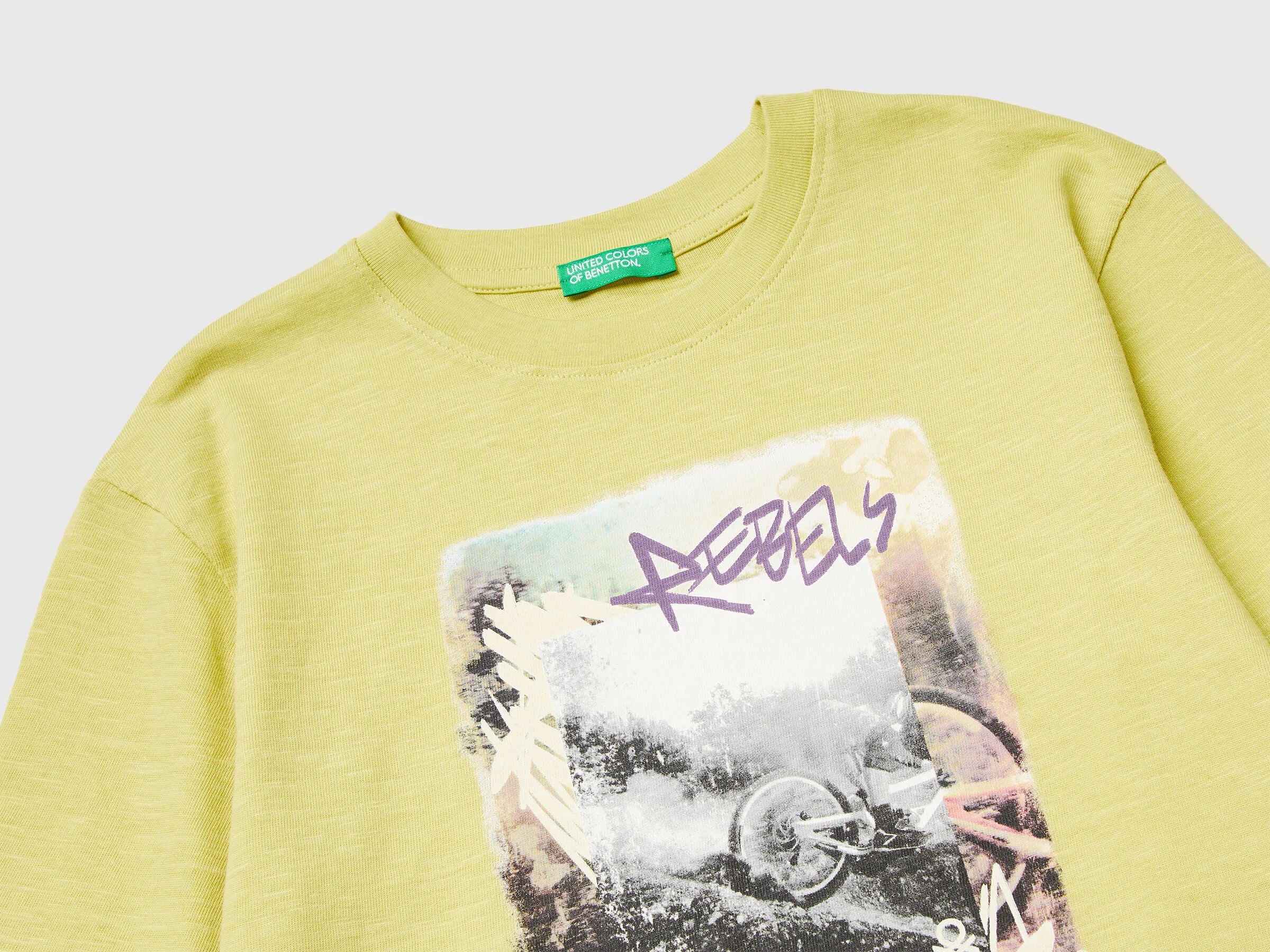 Benetton_Yellow_T-Shirt with Print on Front and Back_3TAMC10PV_0Y6_03