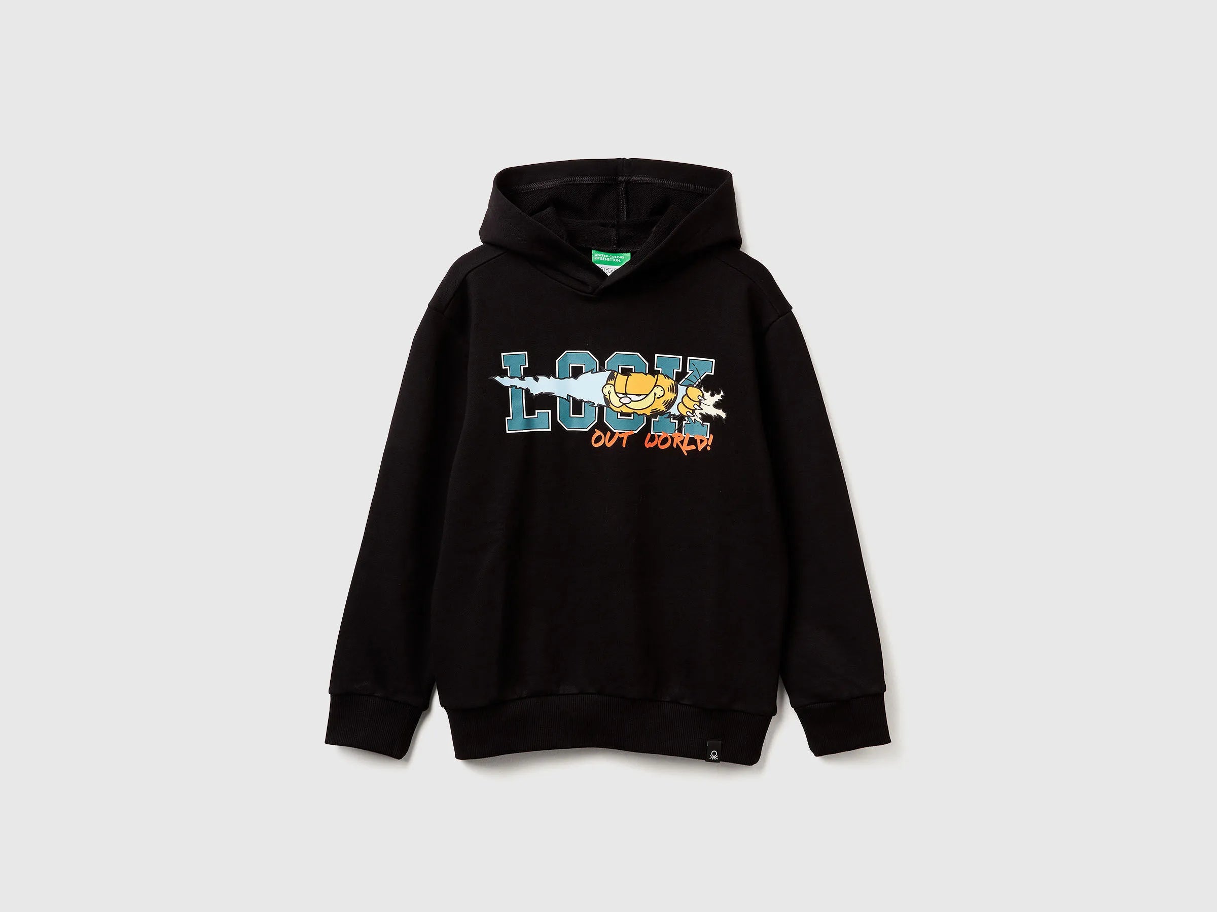 Benetton_Black_Sweatshirt Featuring Garfield ©2025 By Paws, Inc._3UNIC204Y_100_01