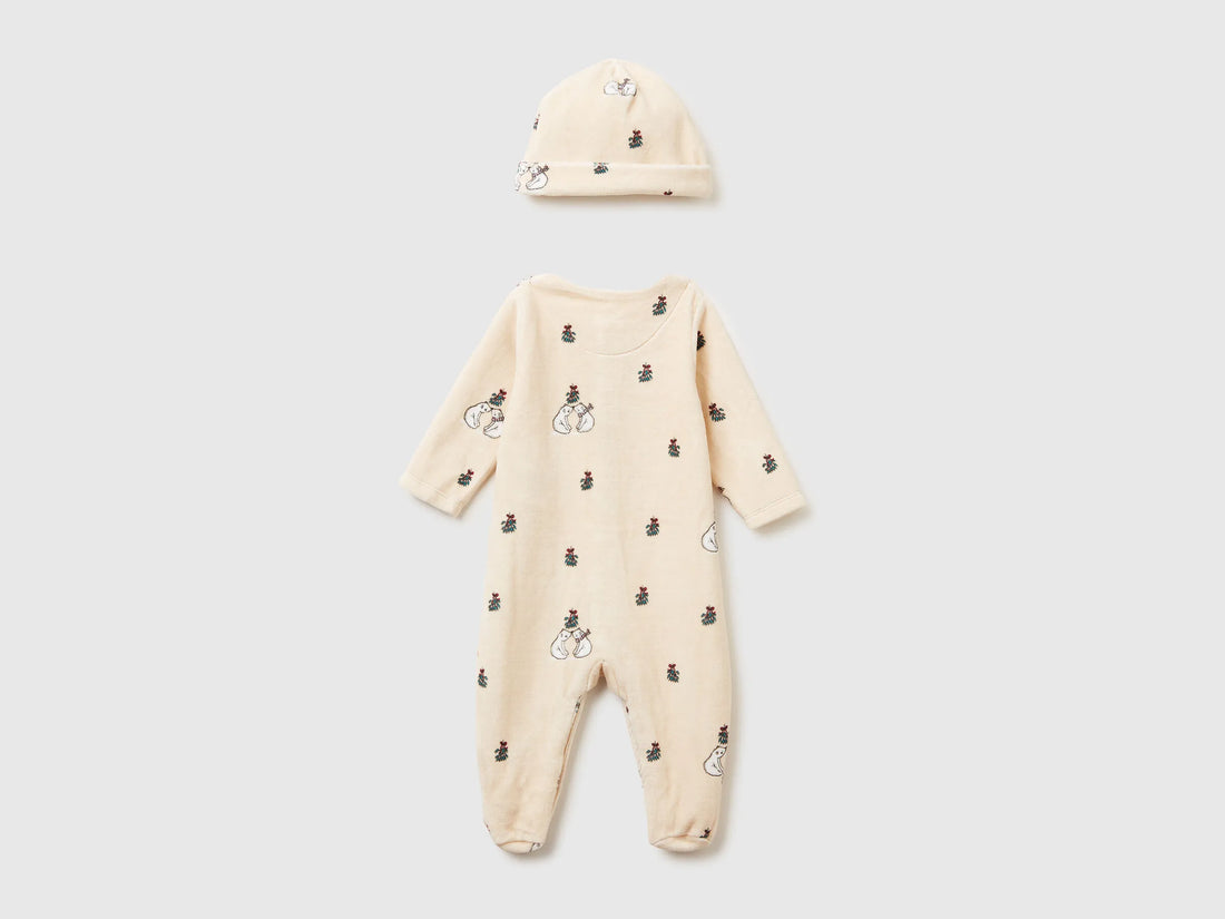 Benetton_Beige_Onesie and Chenille Cap Set_3WQSAK01G_903_02