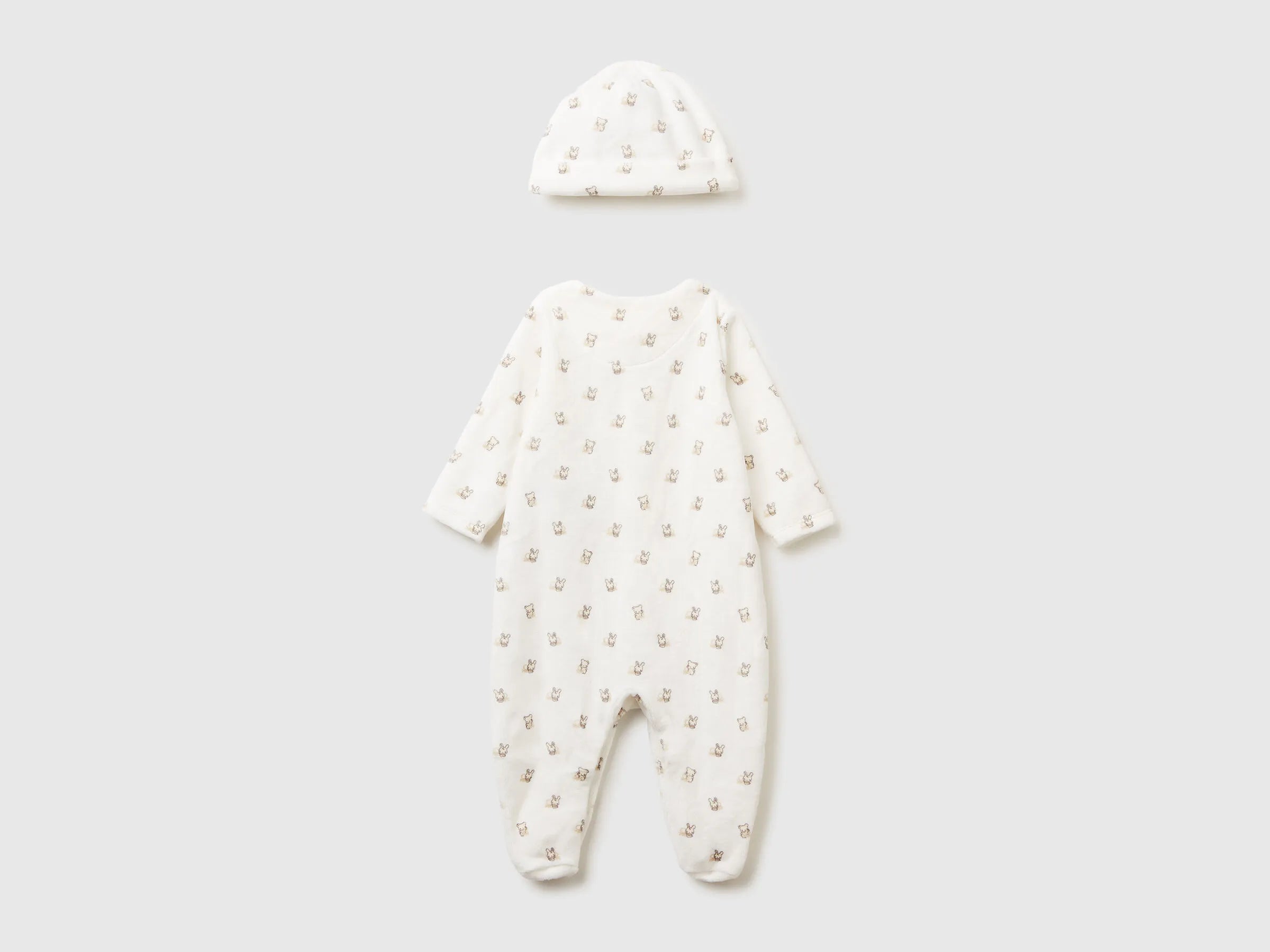 Benetton_Creamy White_Onesie and Chenille Cap Set_3WQSAK01G_905_02