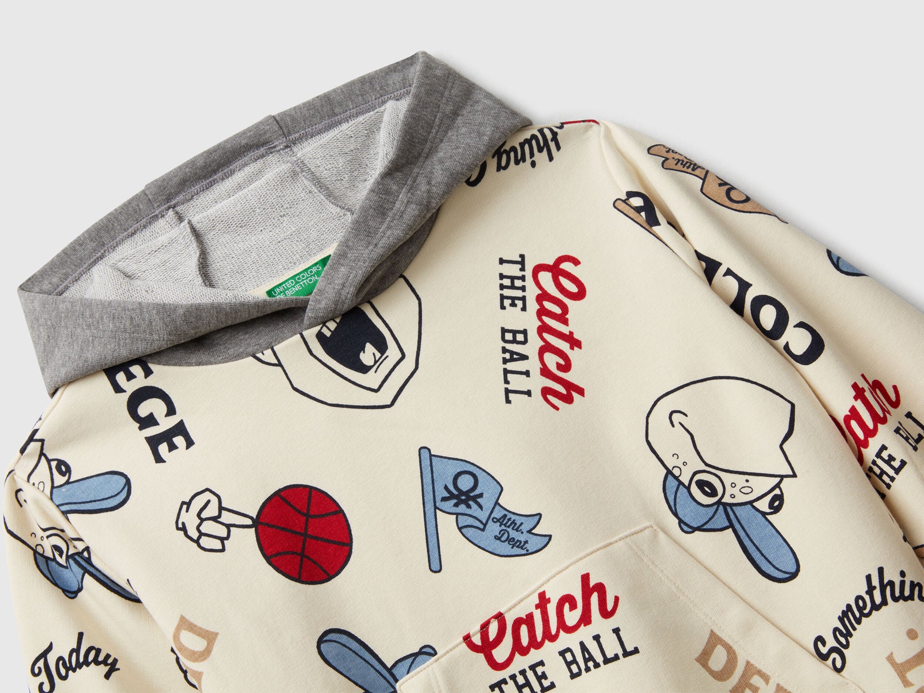 Benetton_Creamy White_Hoodie with Print in Cotton Blend_3X7YG2017_64D_03