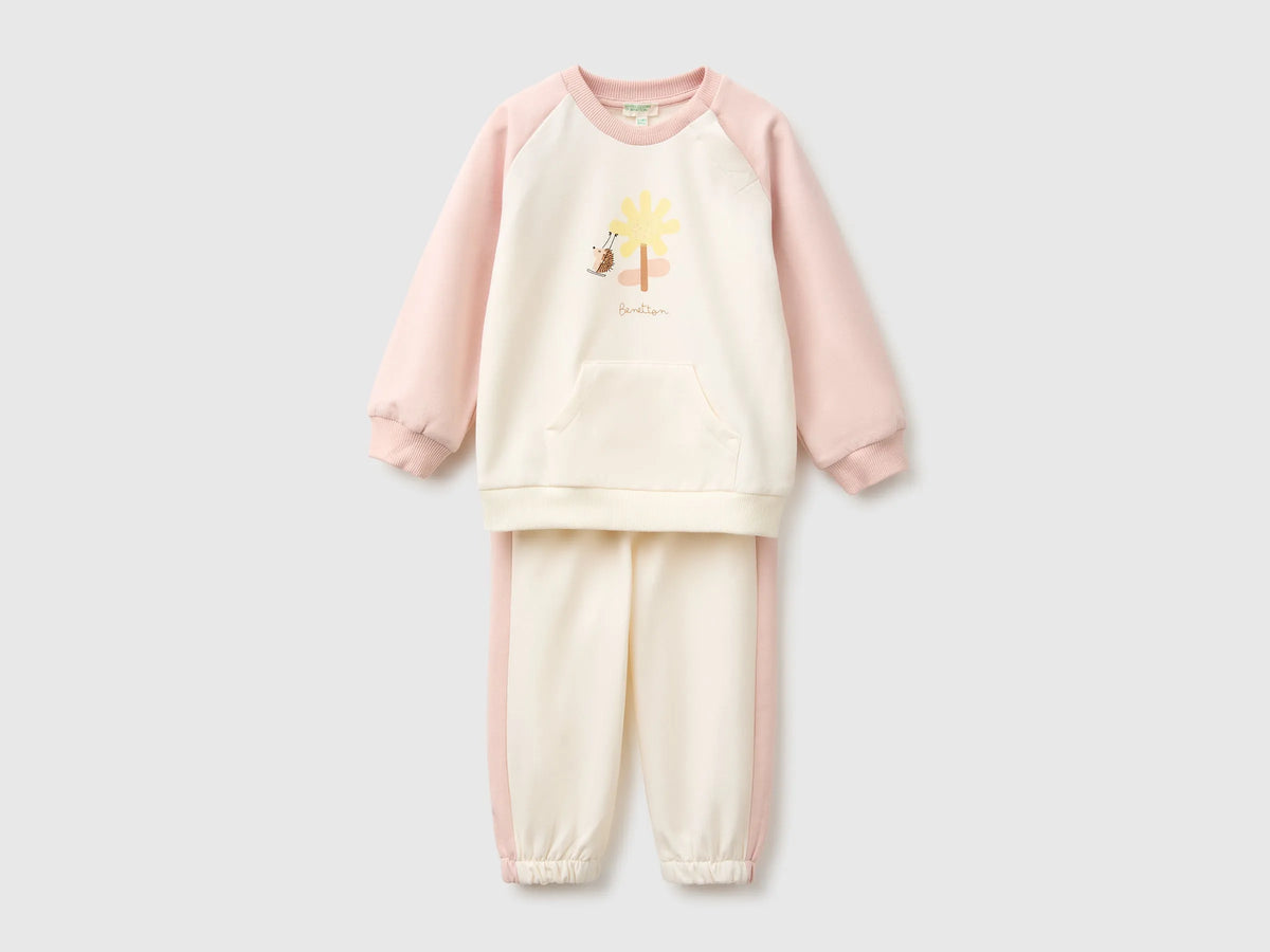 Benetton Creamy White Unisex Color Block Sweatshirt Outfit SKU: 3YWVAK01V_901 Image 01