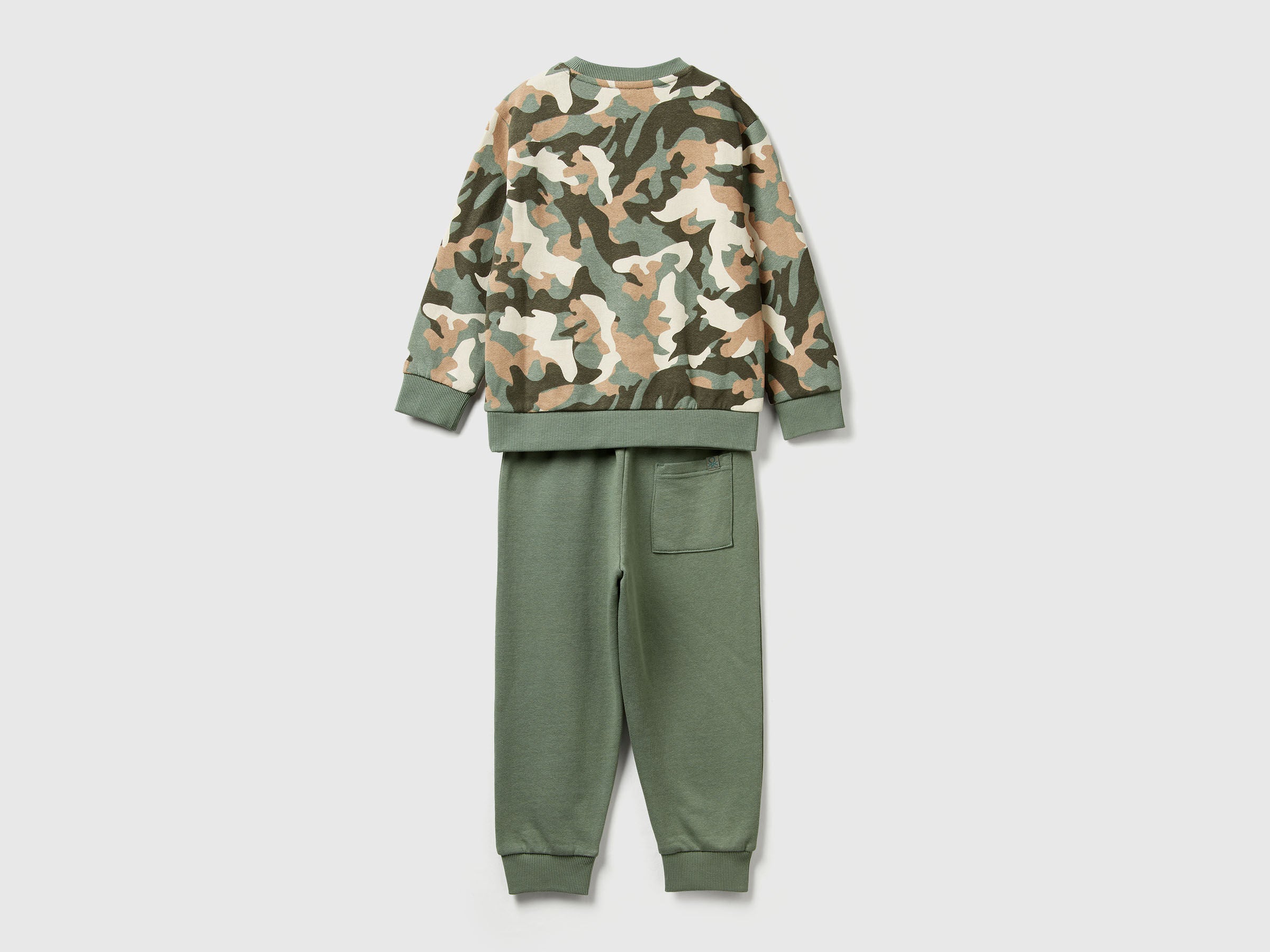 Benetton_Military Green_Outfit with Camouflage Print_3YWXGK00R_63T_02