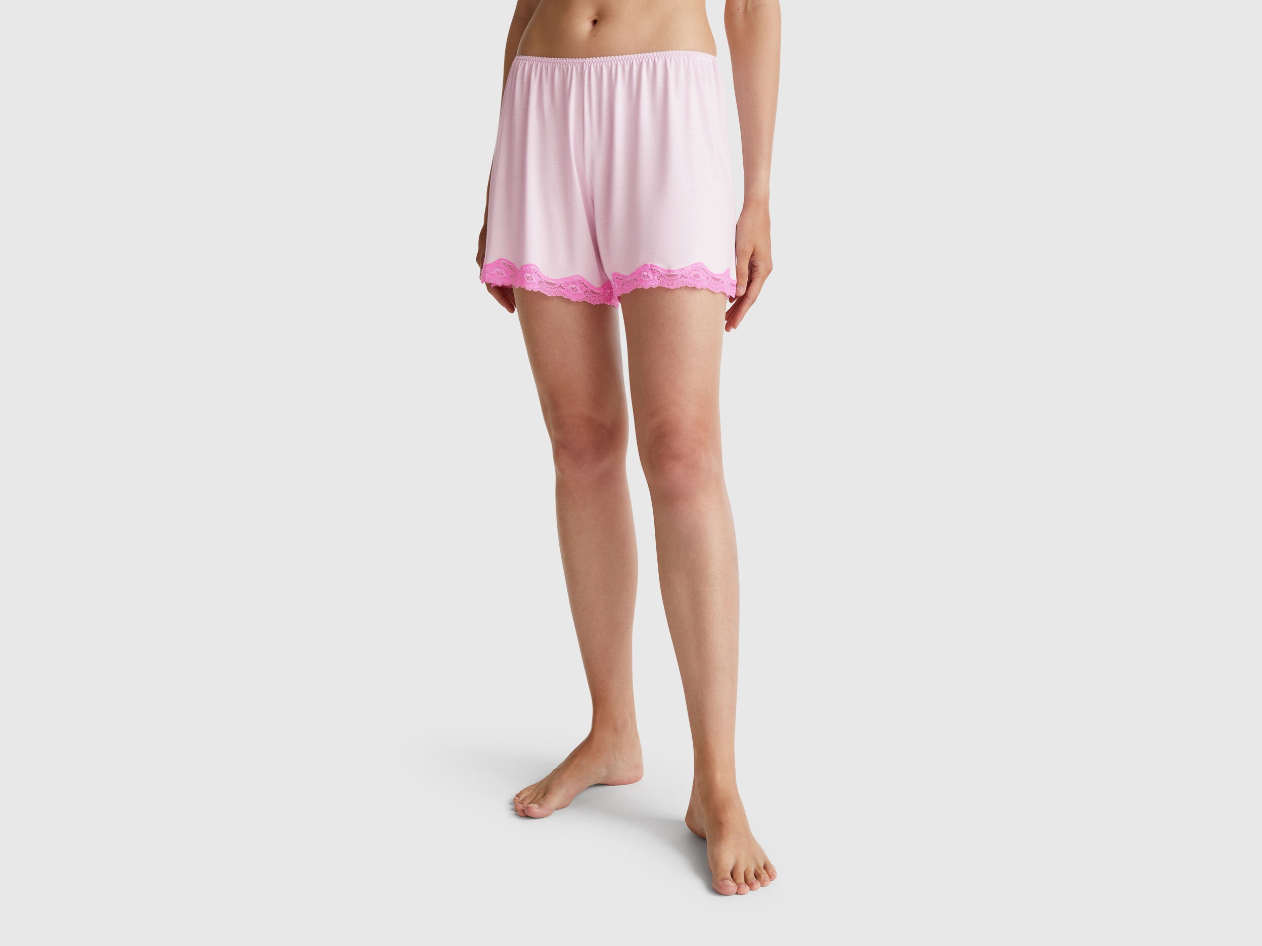 Benetton_Flowy Shorts with Lace_3Z123900V_24Z_02