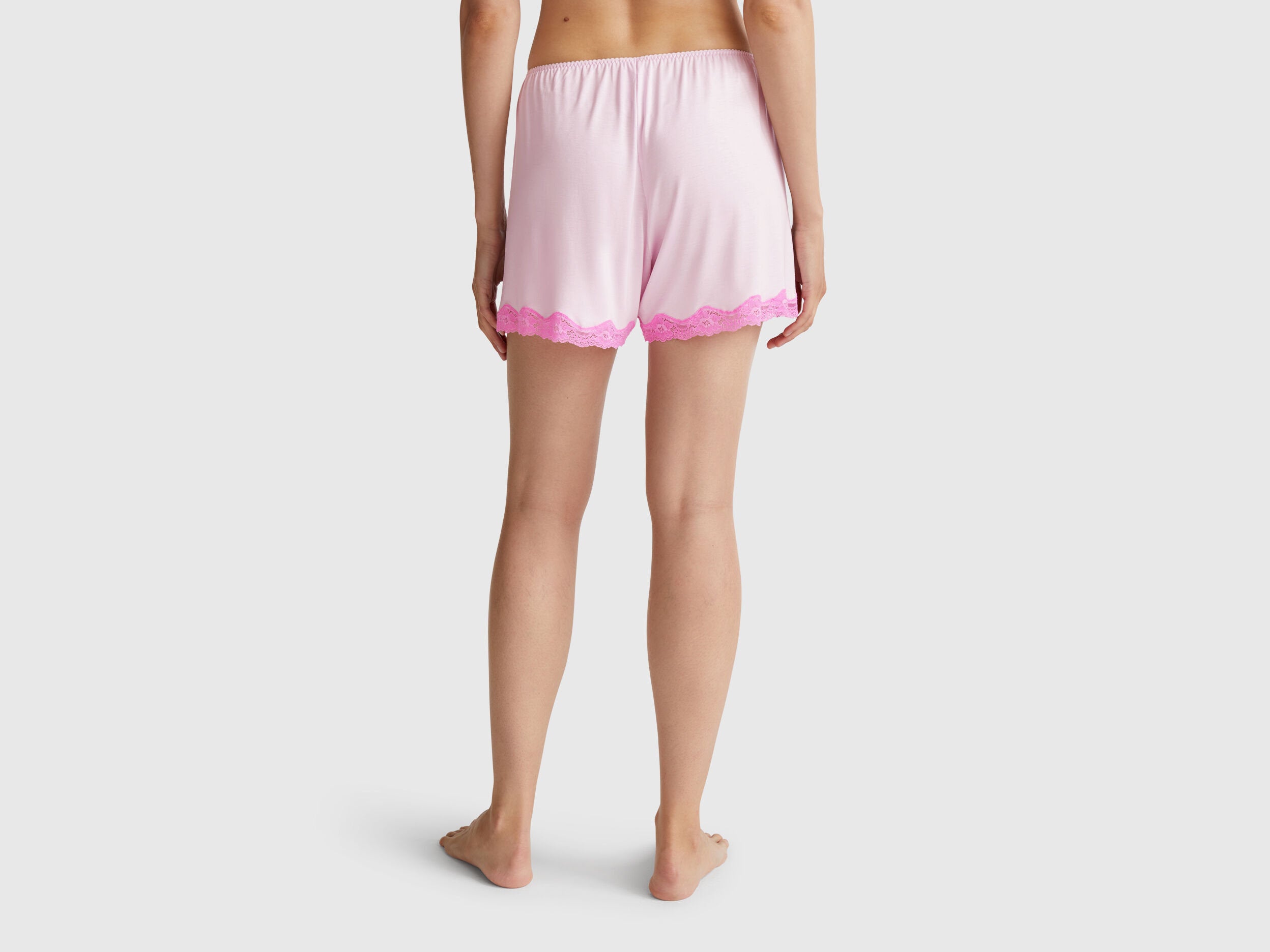 Benetton_Flowy Shorts with Lace_3Z123900V_24Z_03
