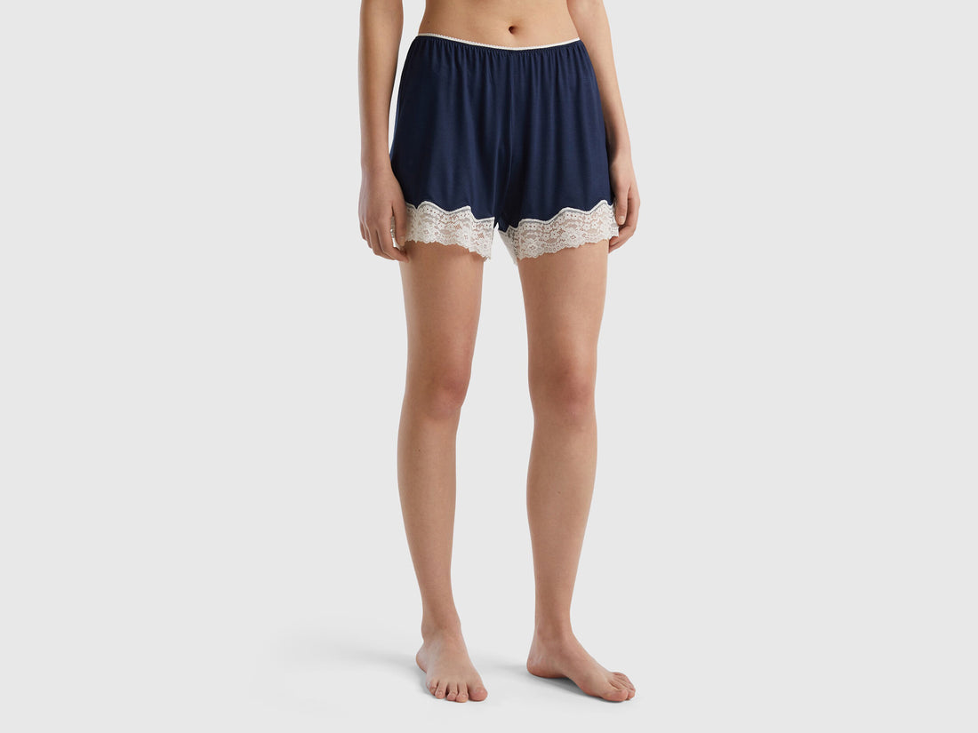 Flowy Shorts with Lace_3Z1239170_13C_01