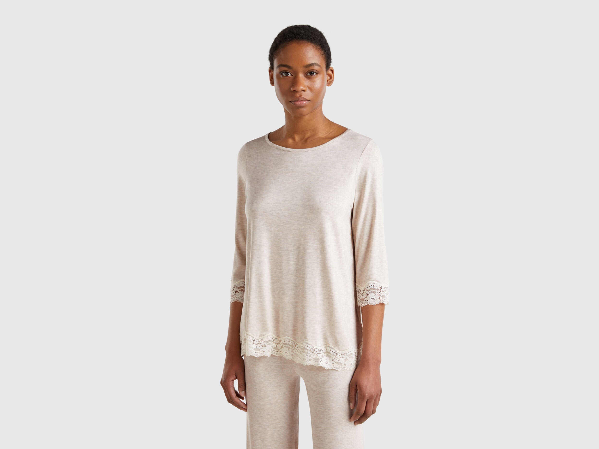 Benetton_Flowy Top with Lace Details_3Z123M07E_729_01