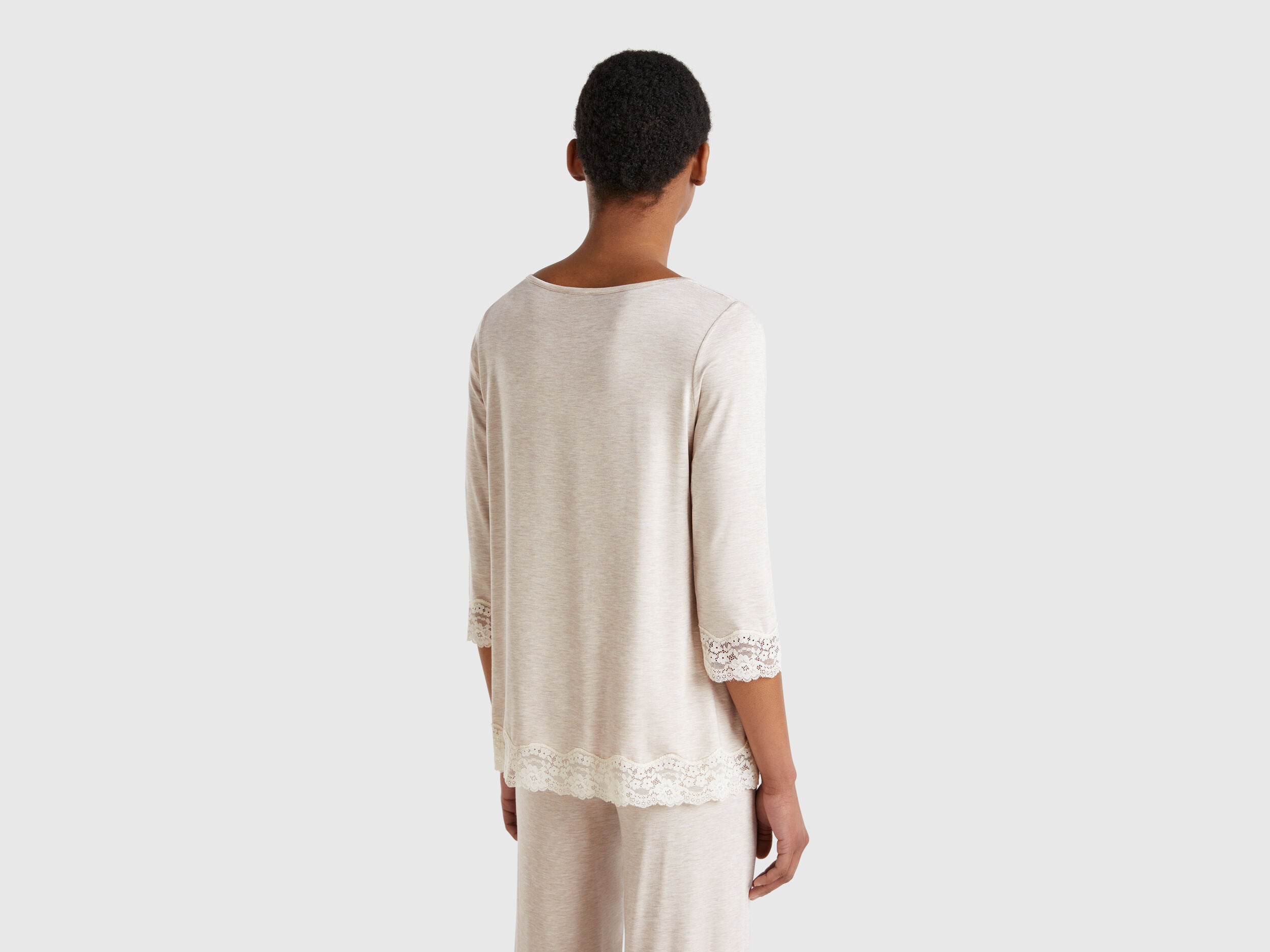 Benetton_Flowy Top with Lace Details_3Z123M07E_729_02