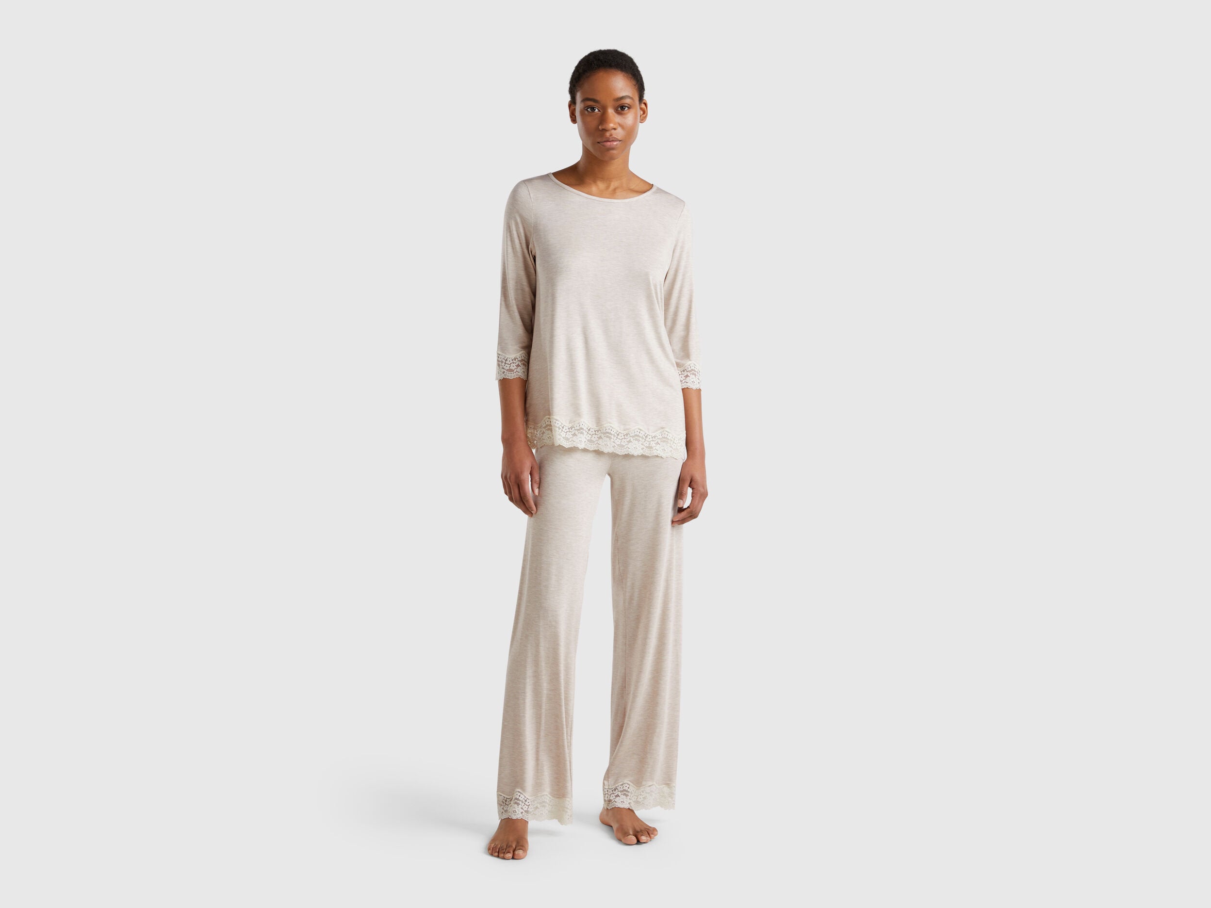 Benetton_Flowy Top with Lace Details_3Z123M07E_729_03