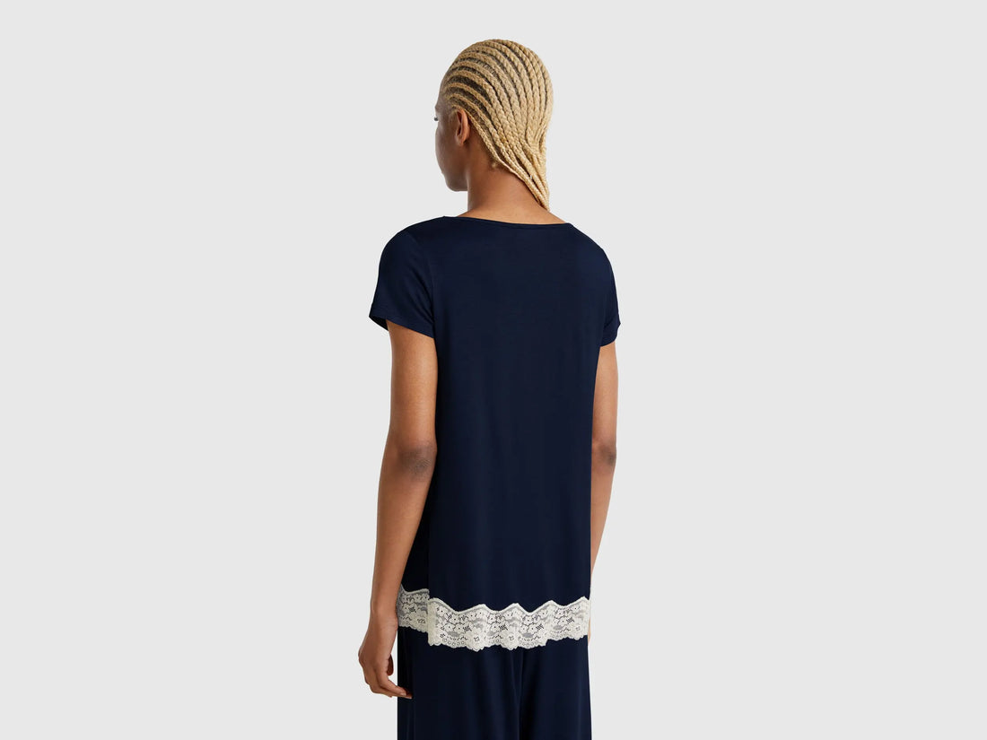 Benetton_Flowy Top with Lace Edge_3Z123M314_13C_02