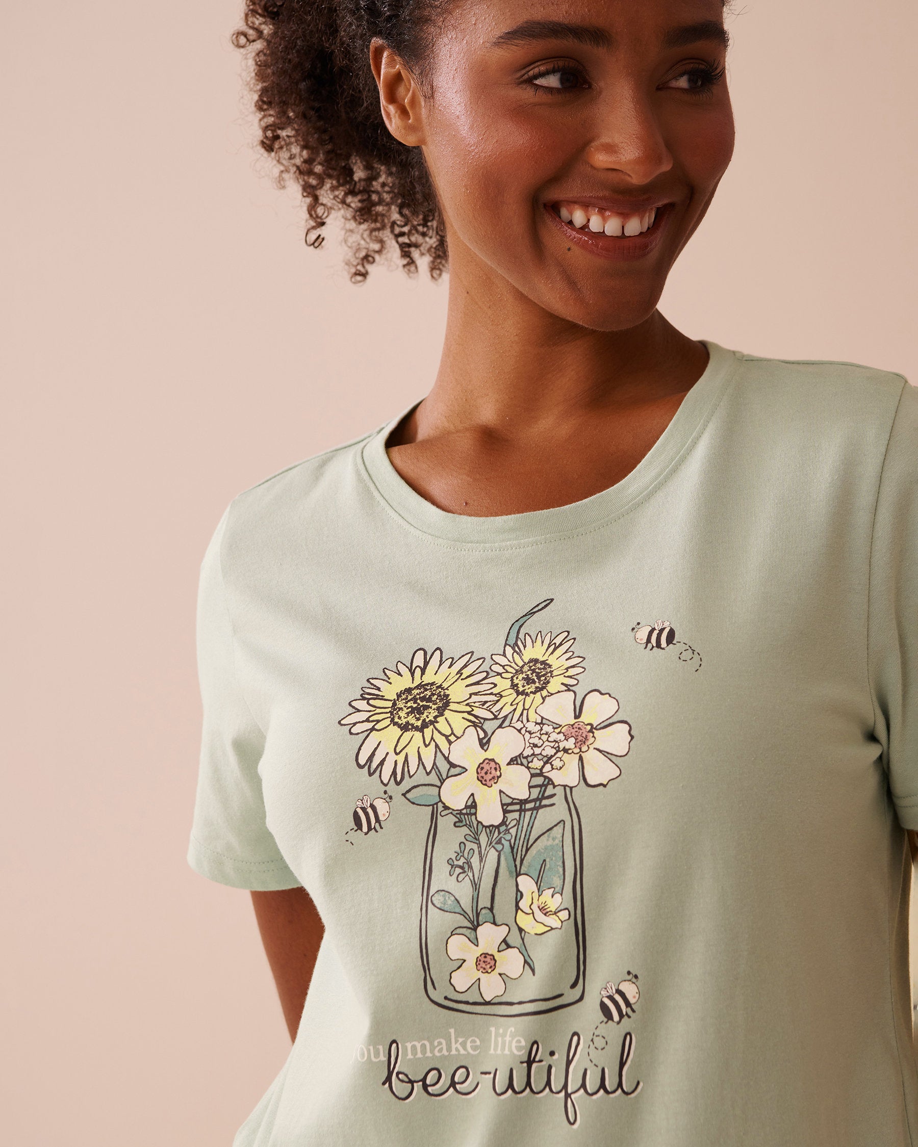 La Vie en Rose_Bee Print Cotton Crew Neck T-Shirt_40100693_30055_04