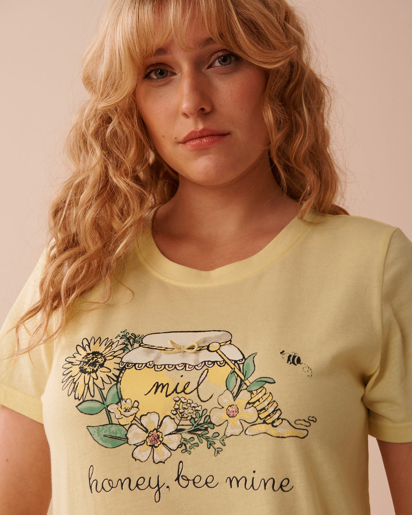 La Vie en Rose_Bee Print Cotton Crew Neck T-Shirt_40100693_70033_03