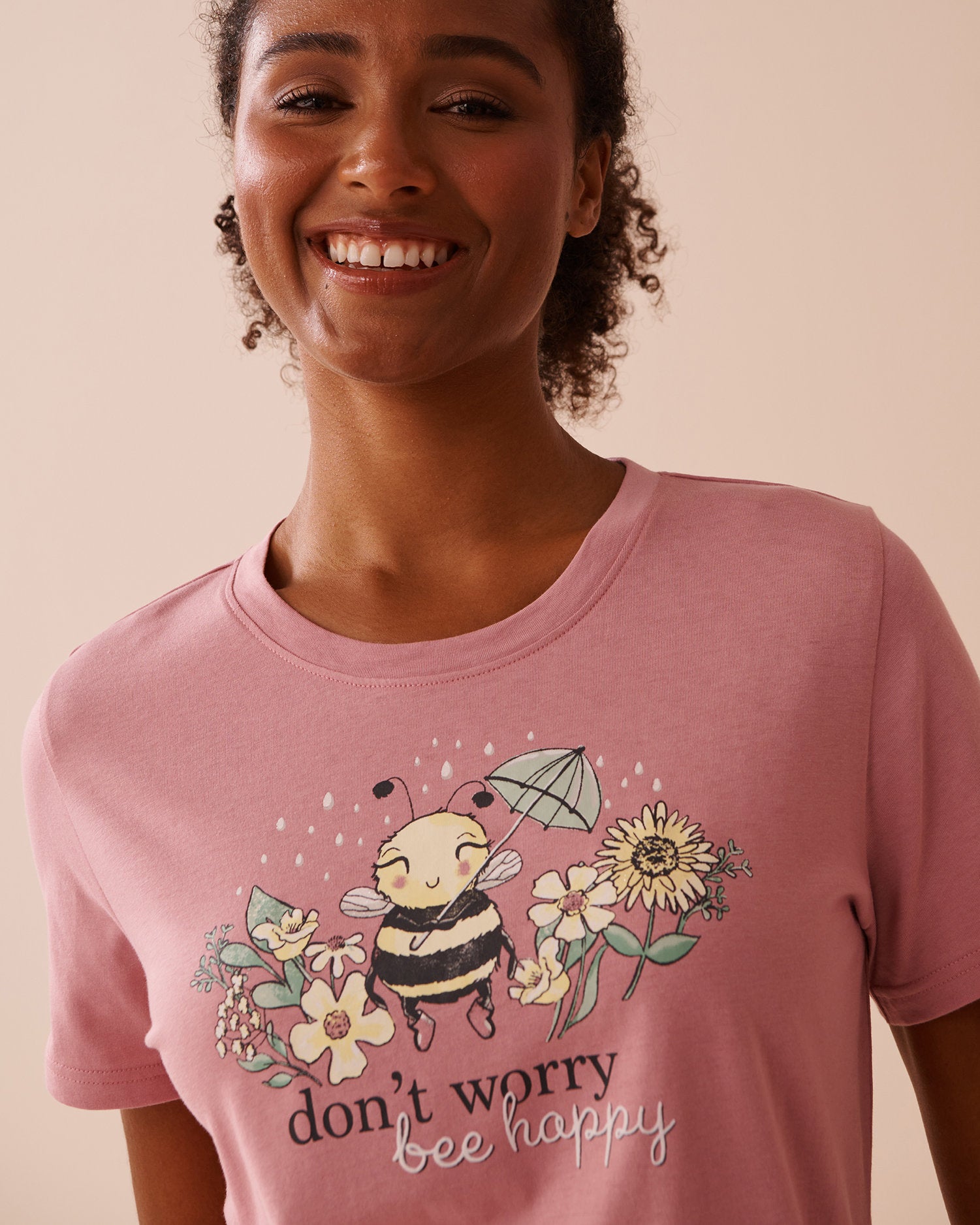 La Vie en Rose_Bee Print Cotton Crew Neck T-Shirt_40100693_P60346_03