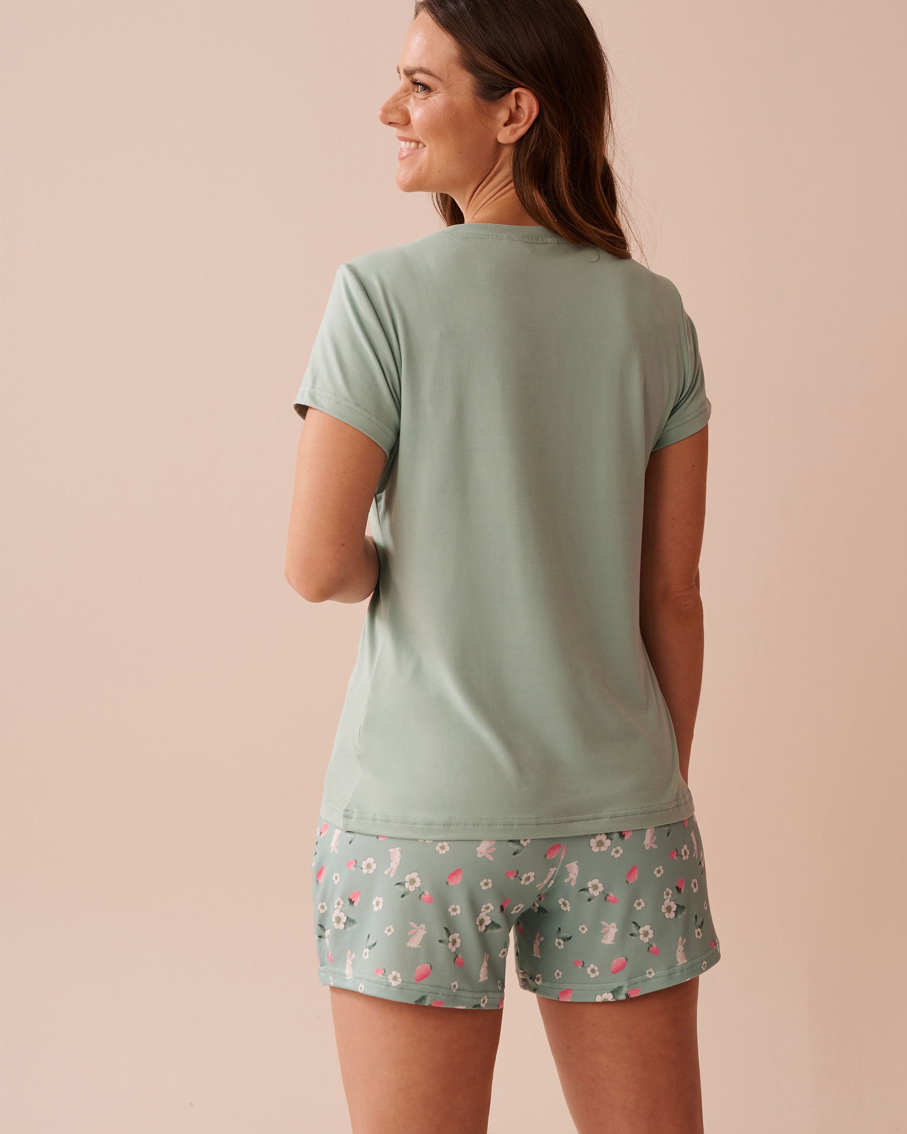 La Vie en Rose_Rabbit & Strawberry Print Super Soft T-Shirt_40100701_40218_02