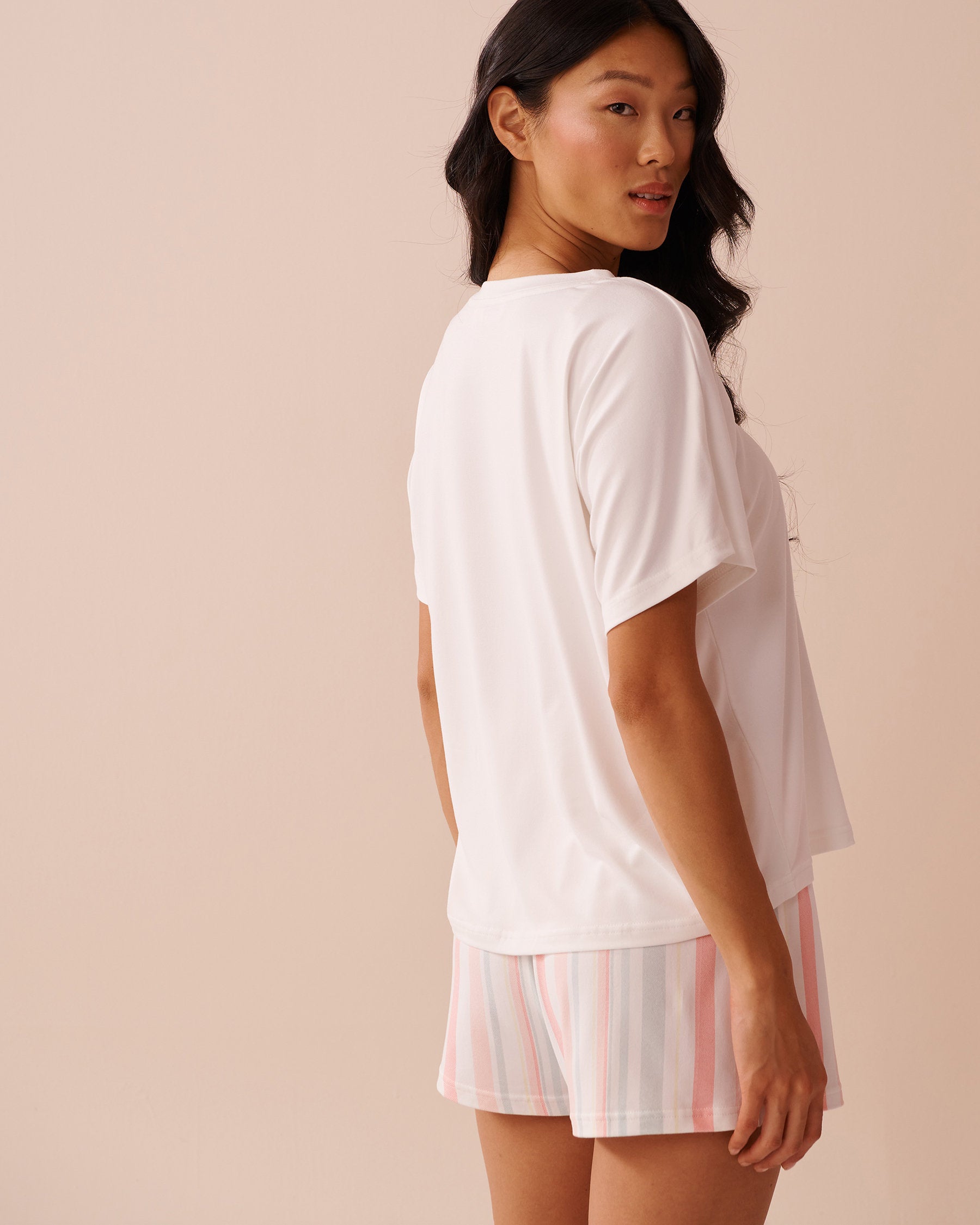 La Vie en Rose_Rabbit & Strawberry Print Super Soft Loose Fit T-Shirt_40100702_10011_02