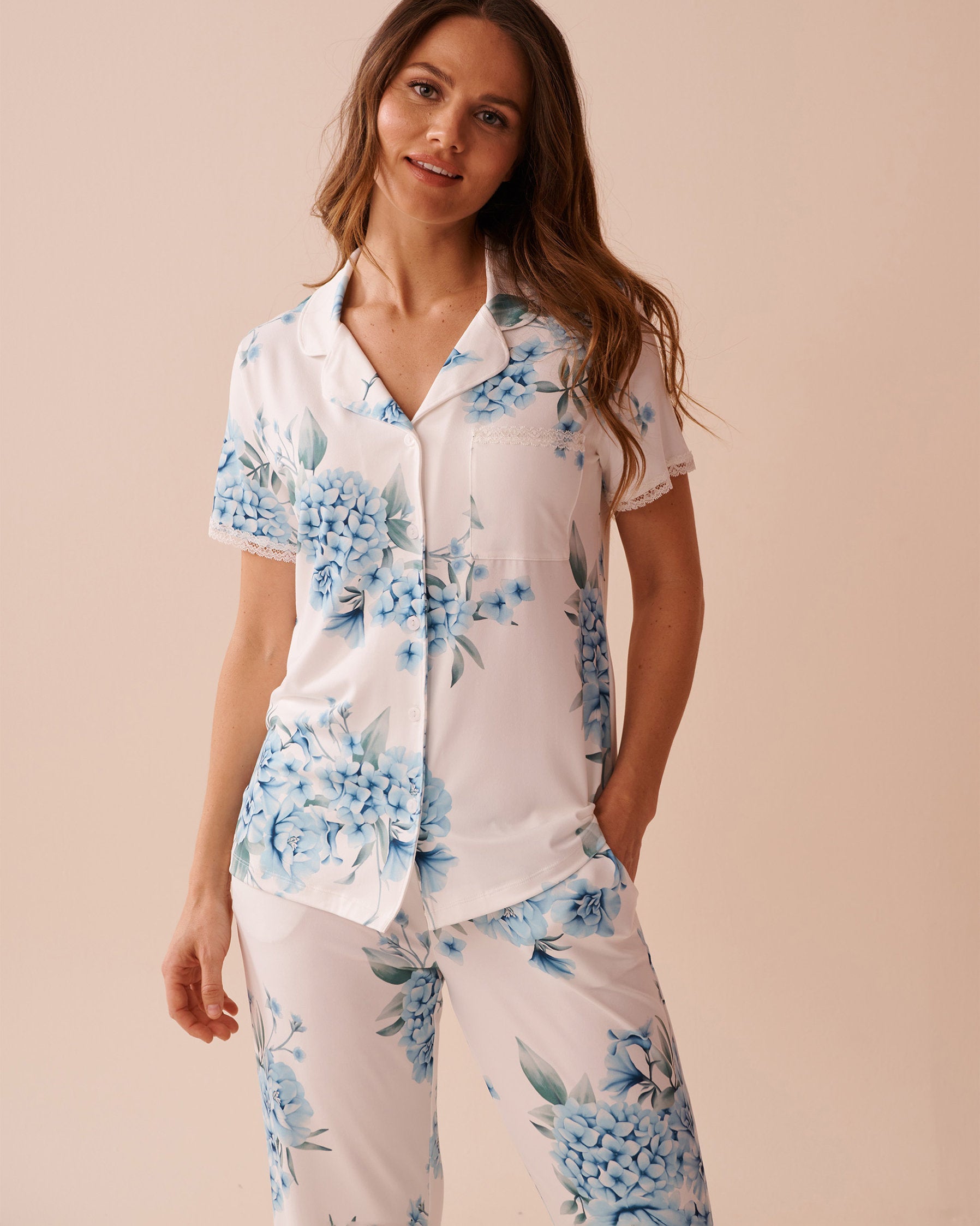 La Vie en Rose_Hydrangea Print Super Soft Button-Down Shirt_40100706_P10483_01