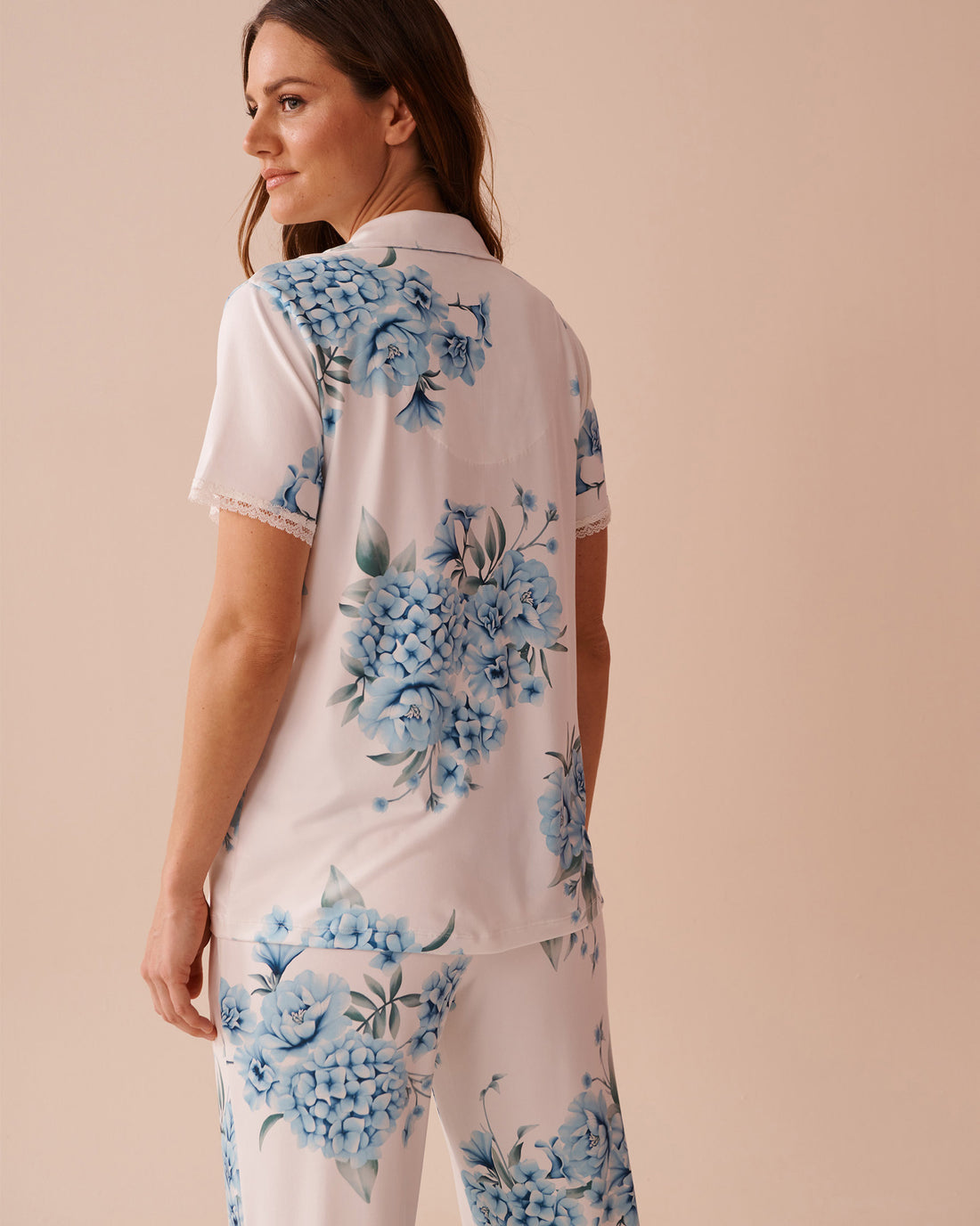 La Vie en Rose_Hydrangea Print Super Soft Button-Down Shirt_40100706_P10483_02